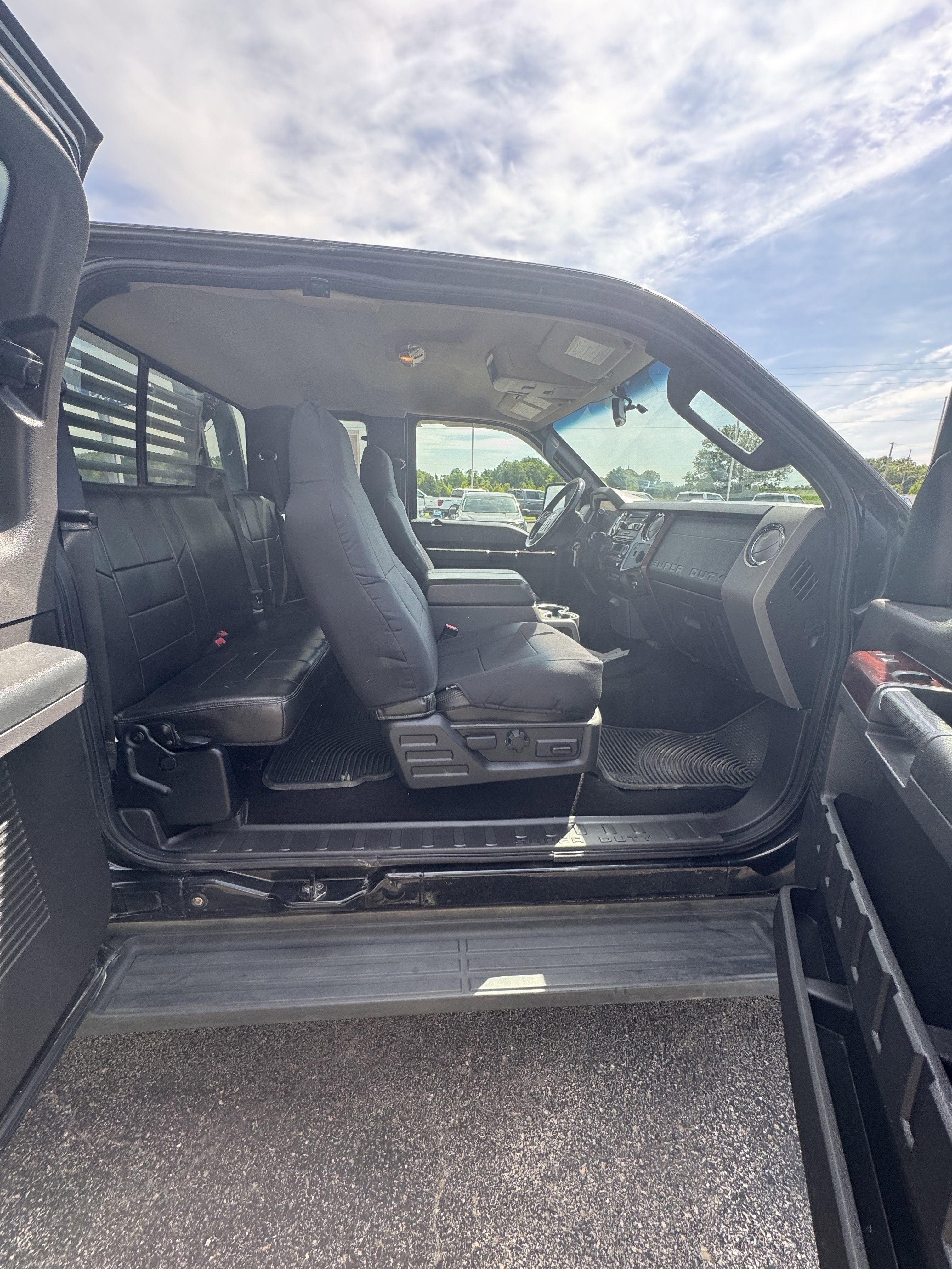 2010 Ford Super Duty F-550 DRW Lariat