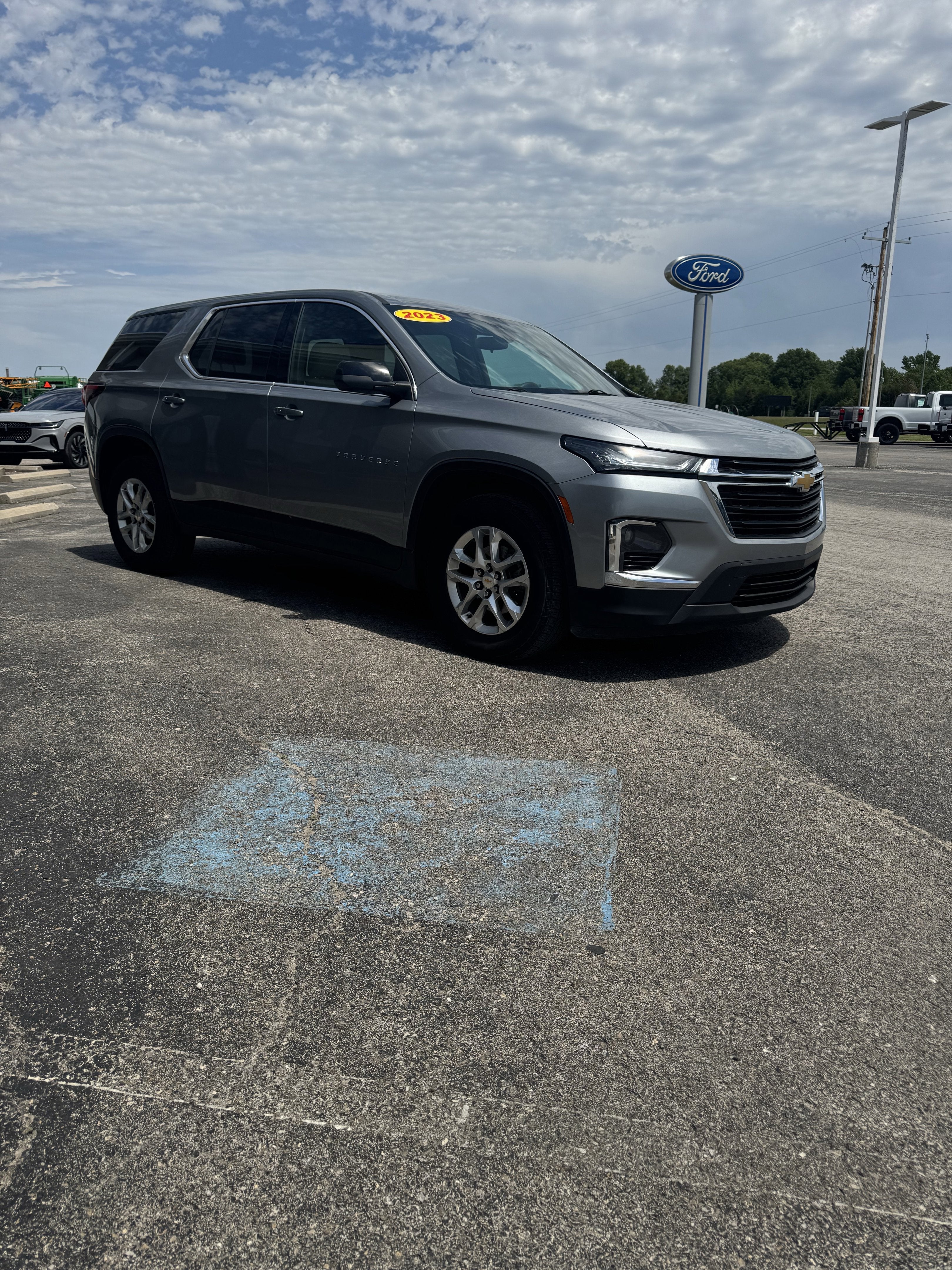 2023 Chevrolet Traverse LS