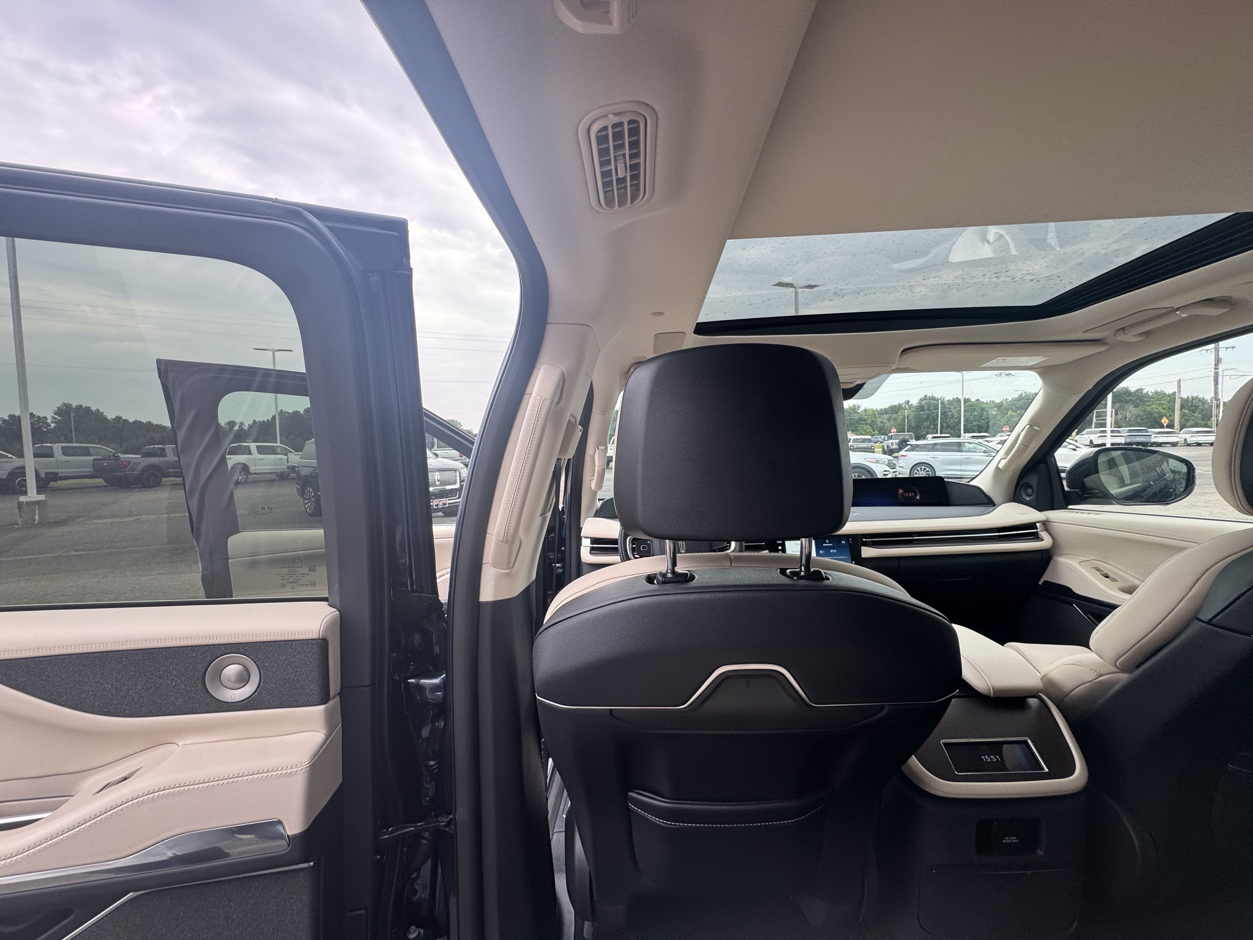 2027 Lincoln Navigator Reserve