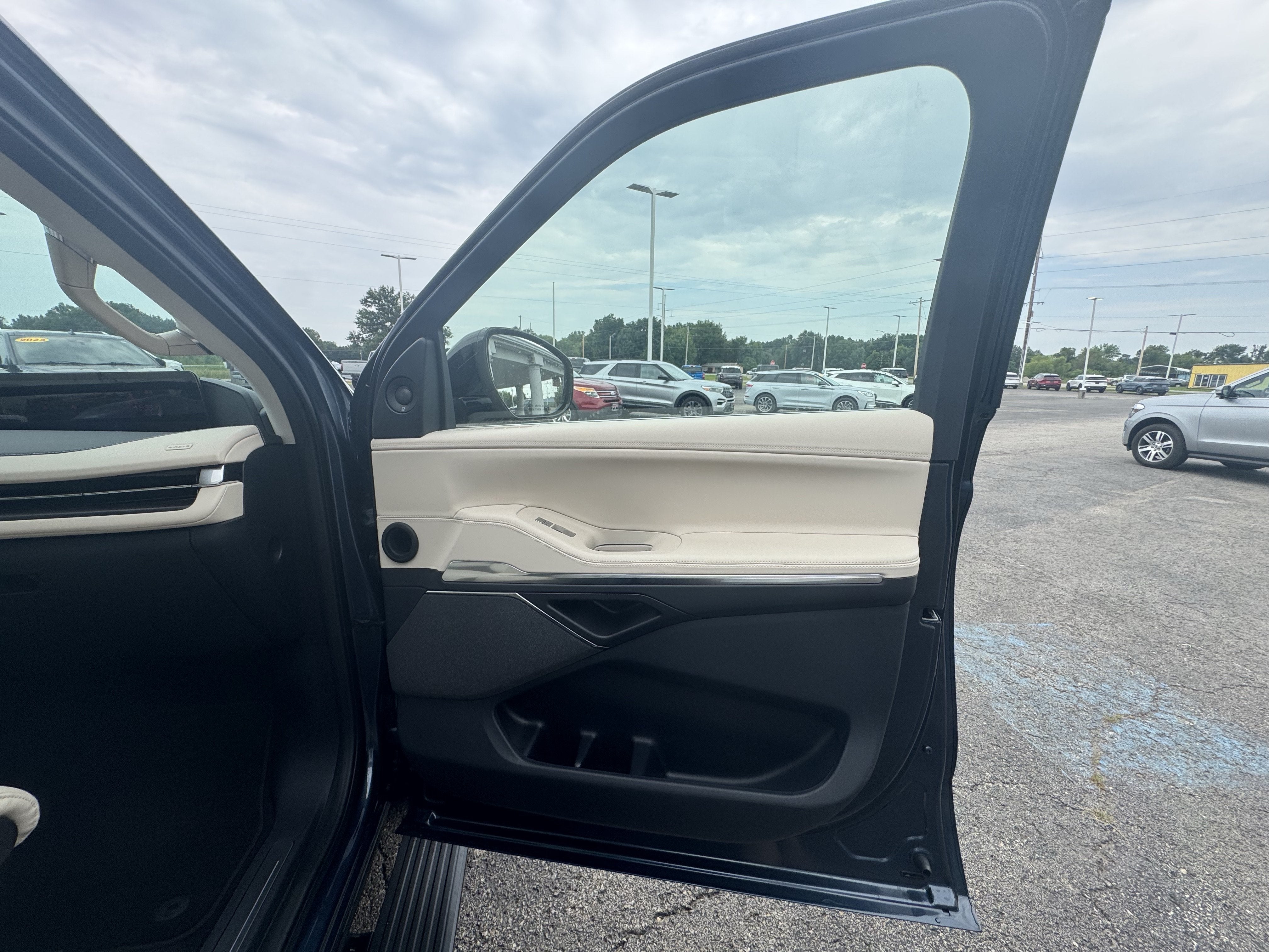 2027 Lincoln Navigator Reserve