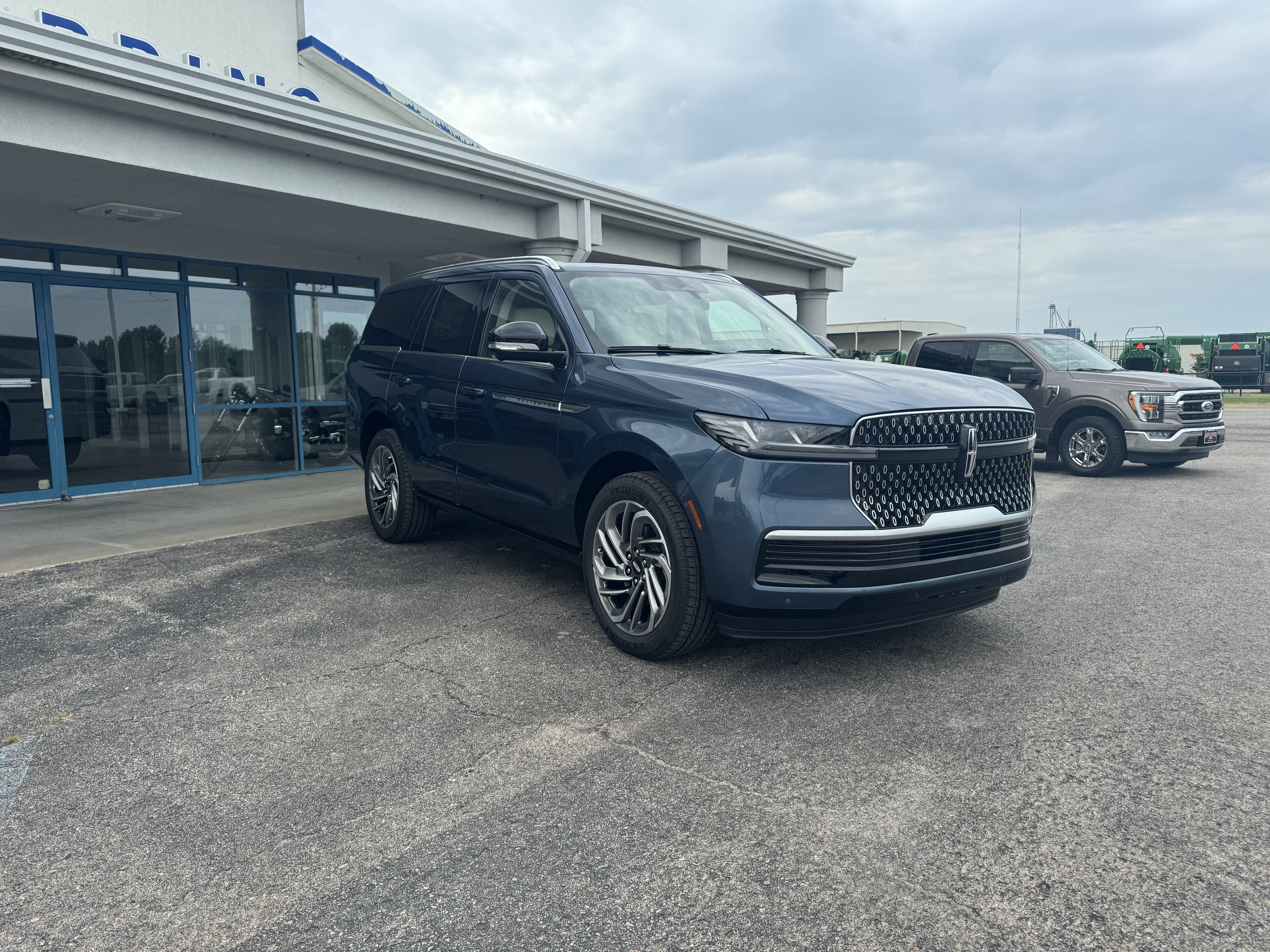 2027 Lincoln Navigator Reserve