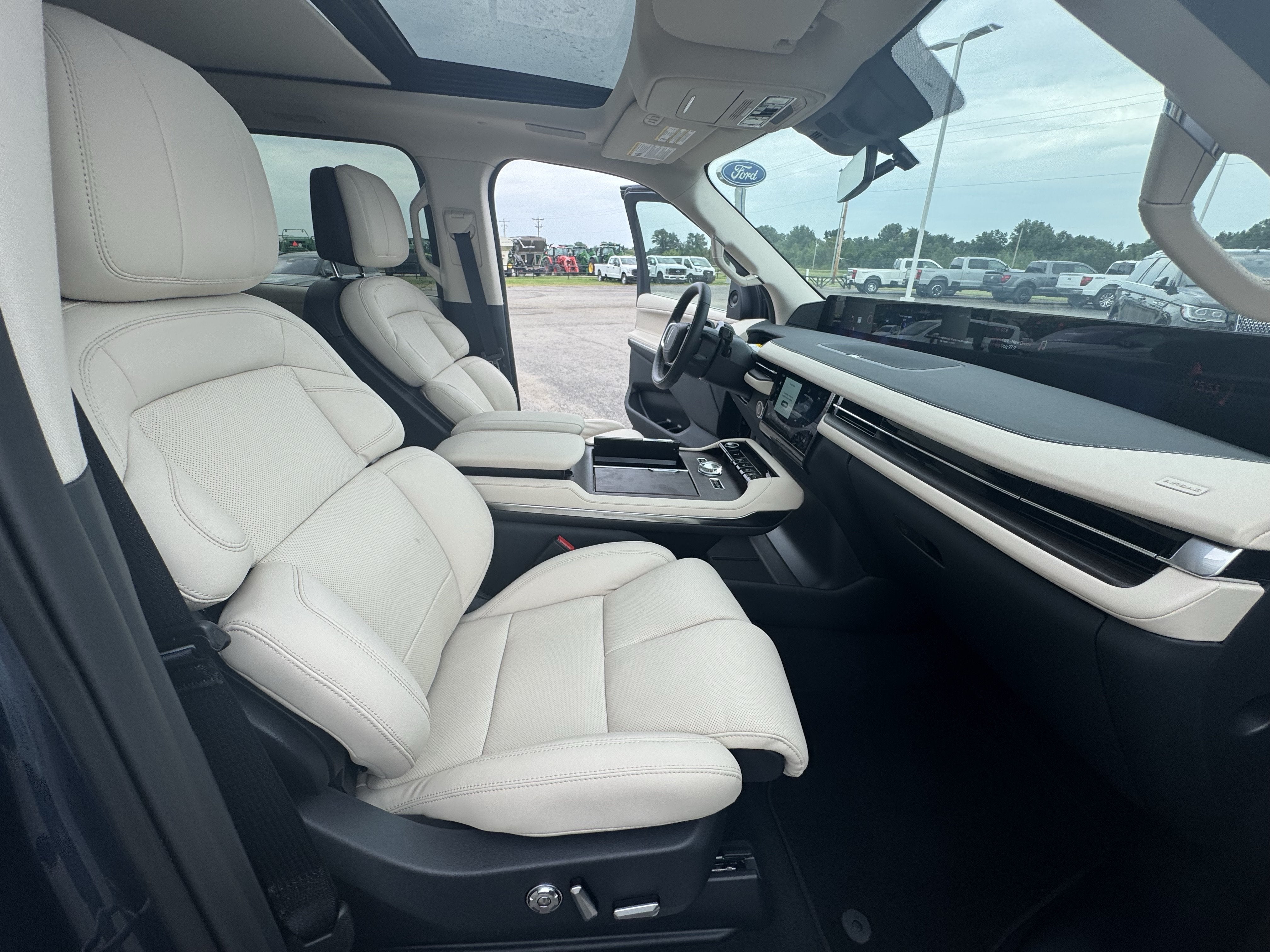 2027 Lincoln Navigator Reserve