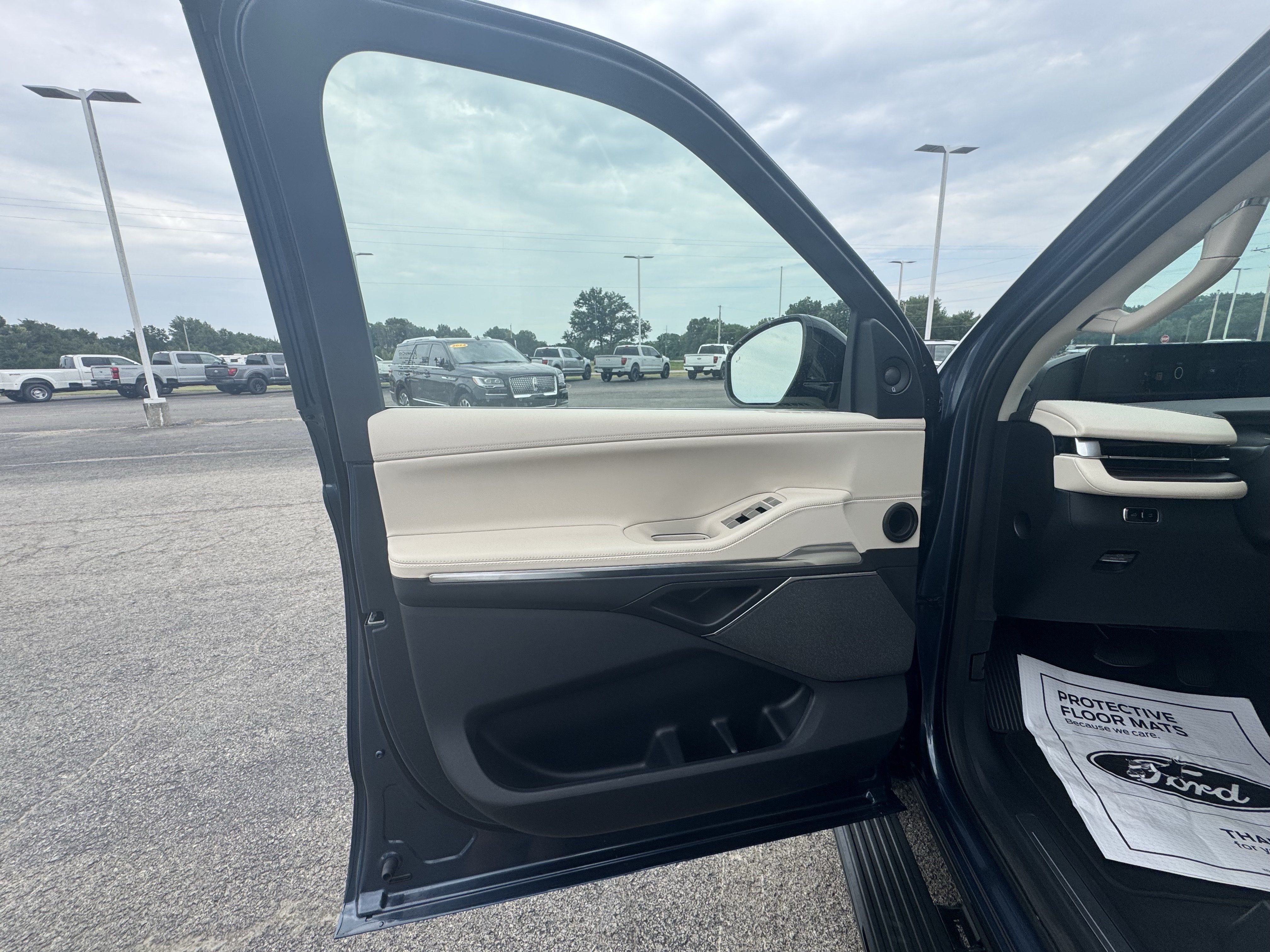 2027 Lincoln Navigator Reserve