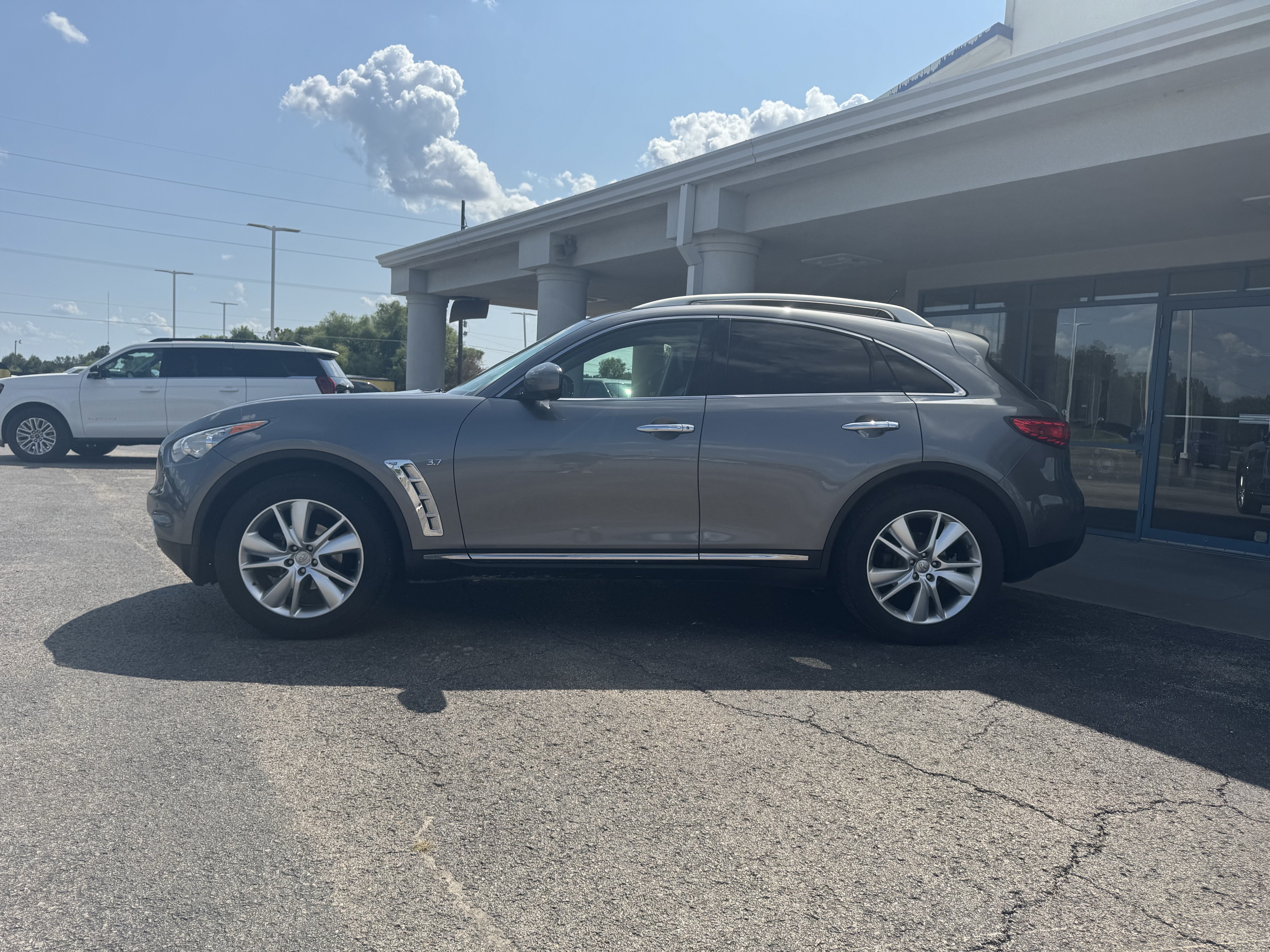 2015 INFINITI QX70 AWD 4dr