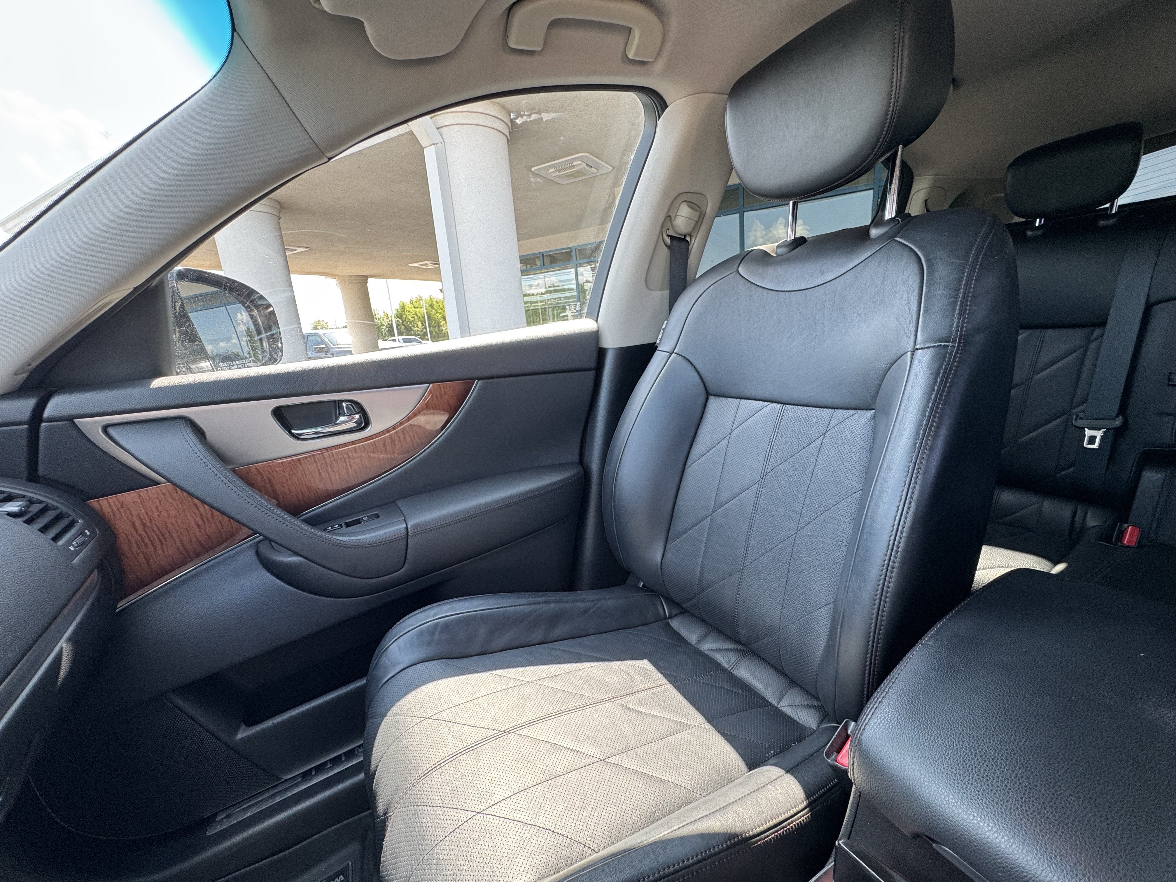 2015 INFINITI QX70 AWD 4dr