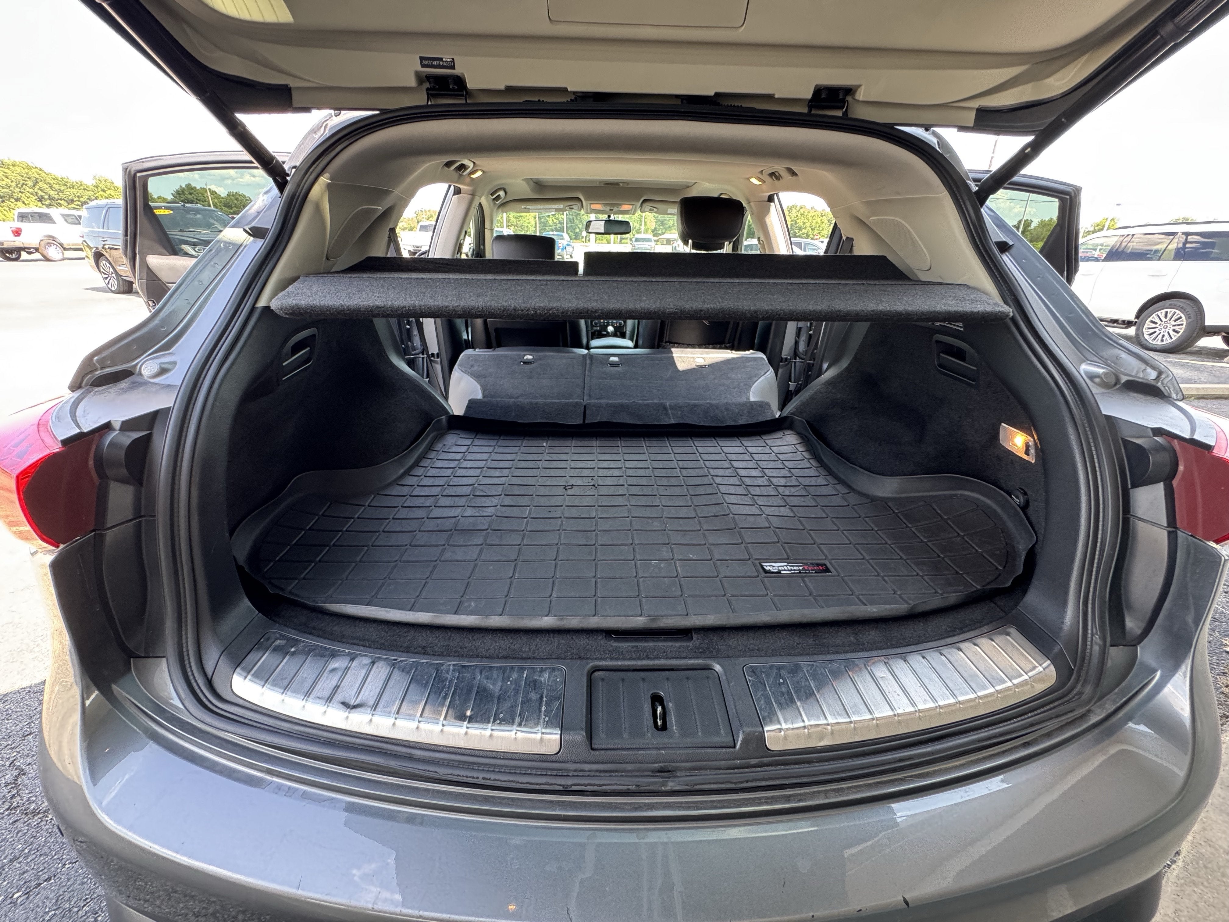2015 INFINITI QX70 AWD 4dr