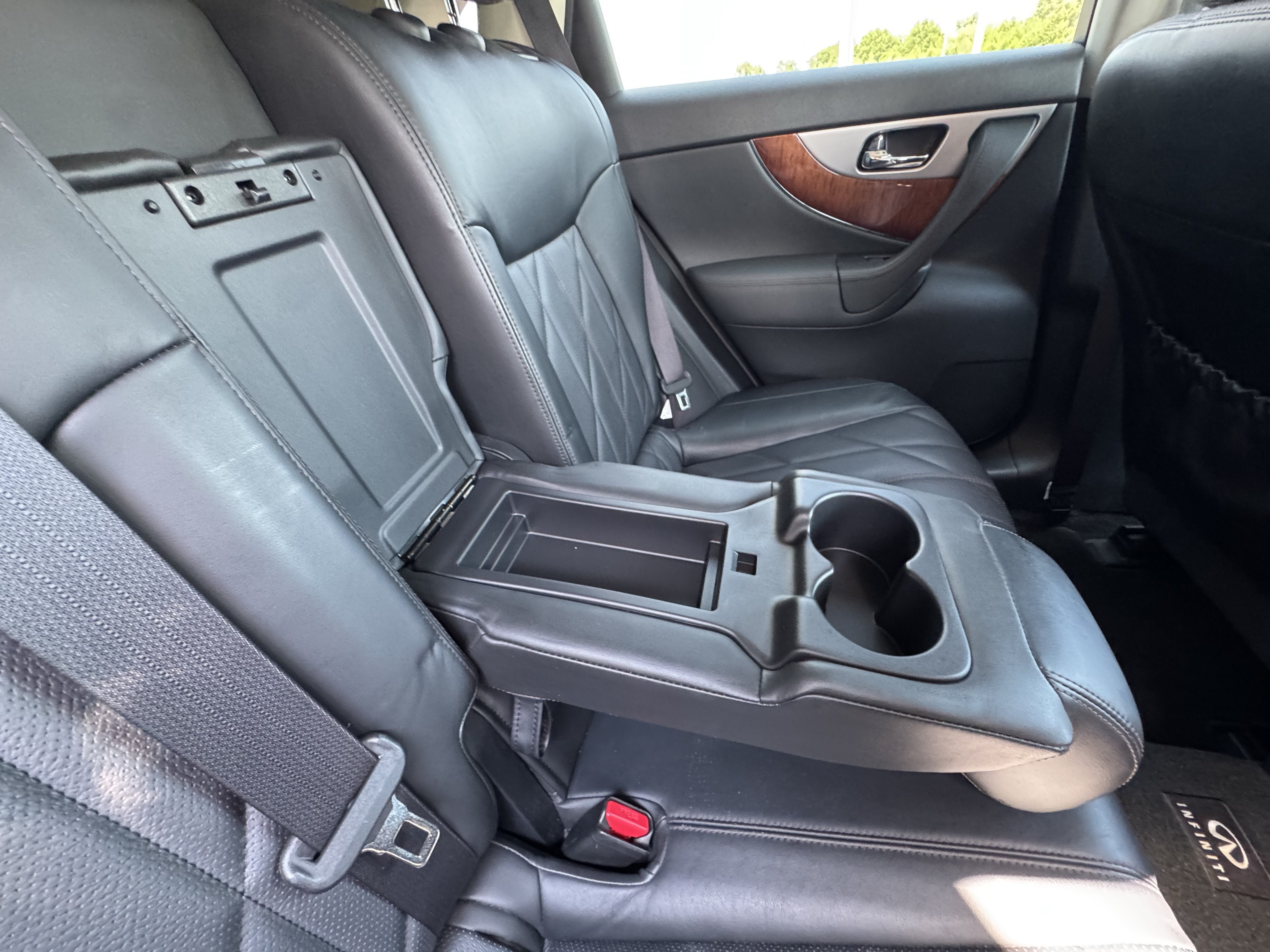 2015 INFINITI QX70 AWD 4dr