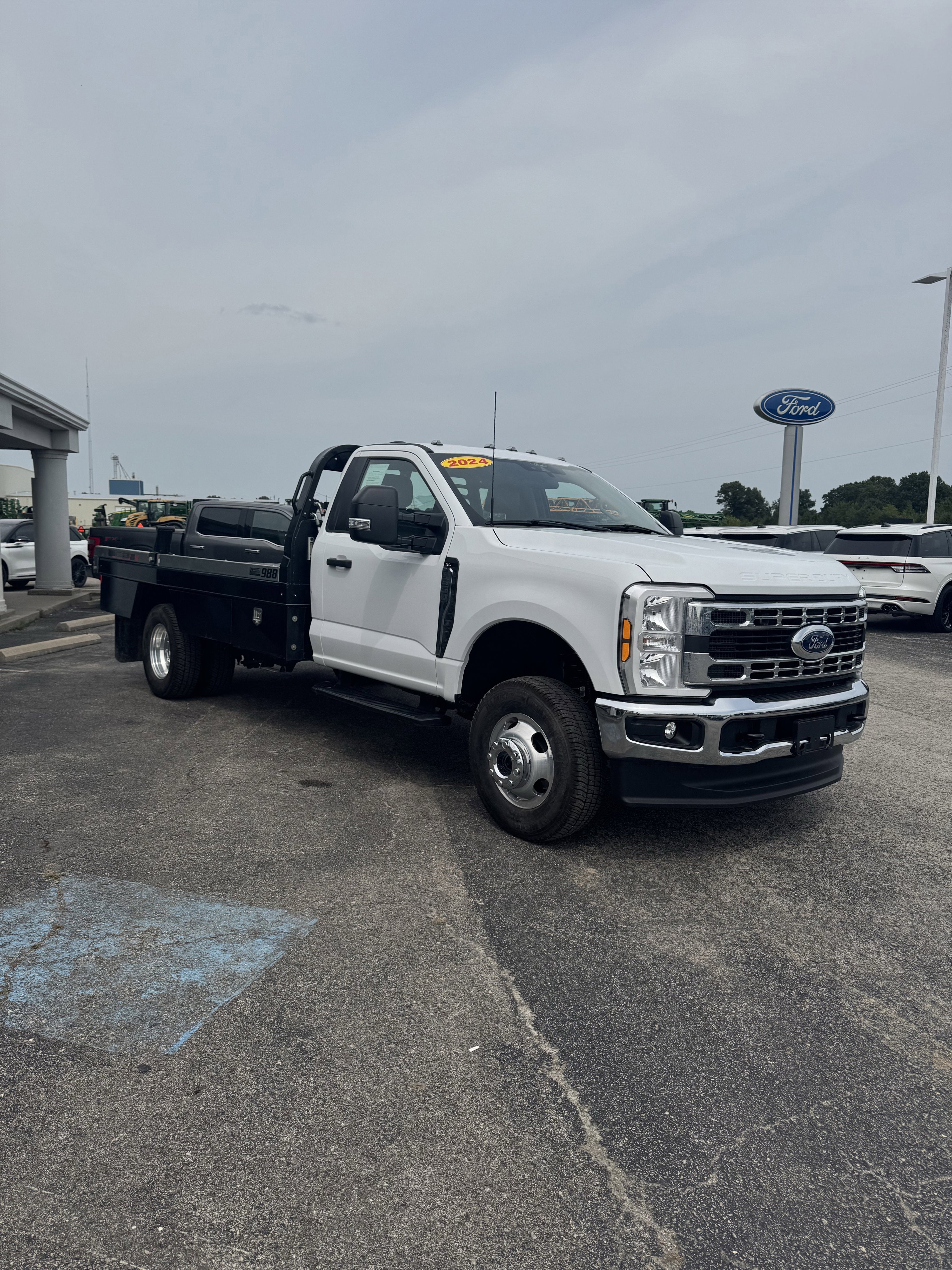 2024 Ford Super Duty F-350 DRW XL