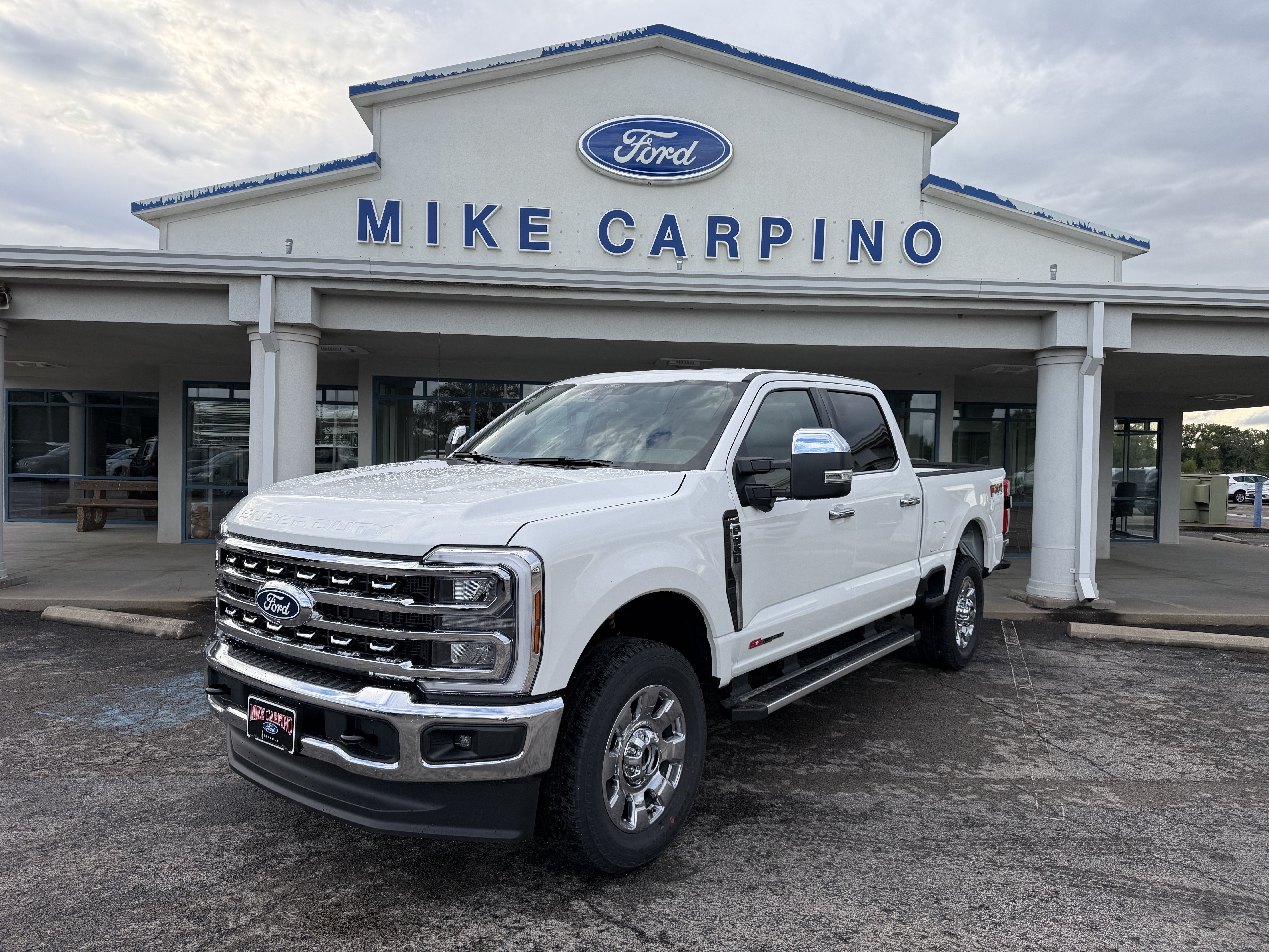2027 Ford Super Duty F-350 SRW F-350® Lariat®