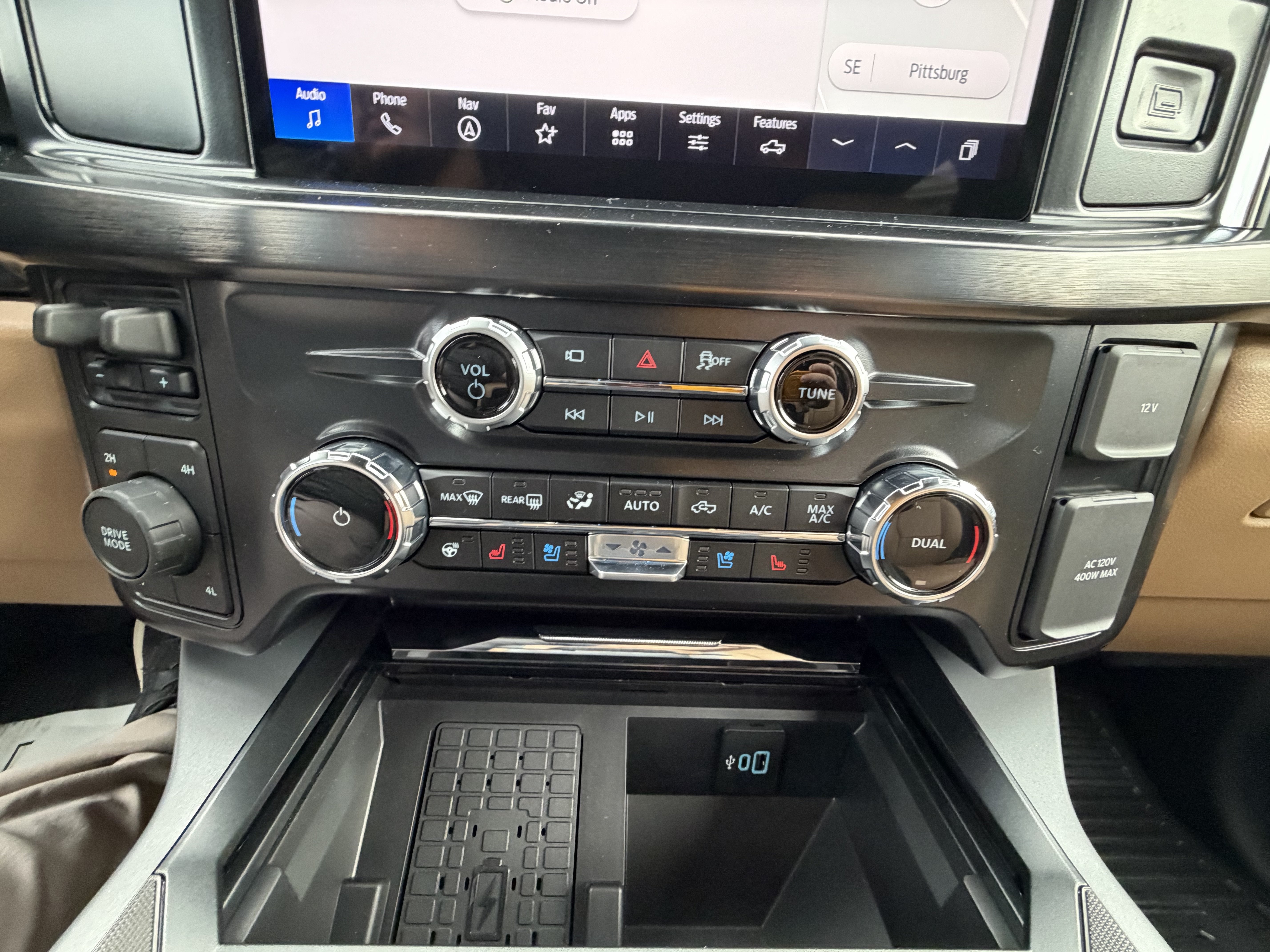 2027 Ford Super Duty F-350 SRW F-350® Lariat®