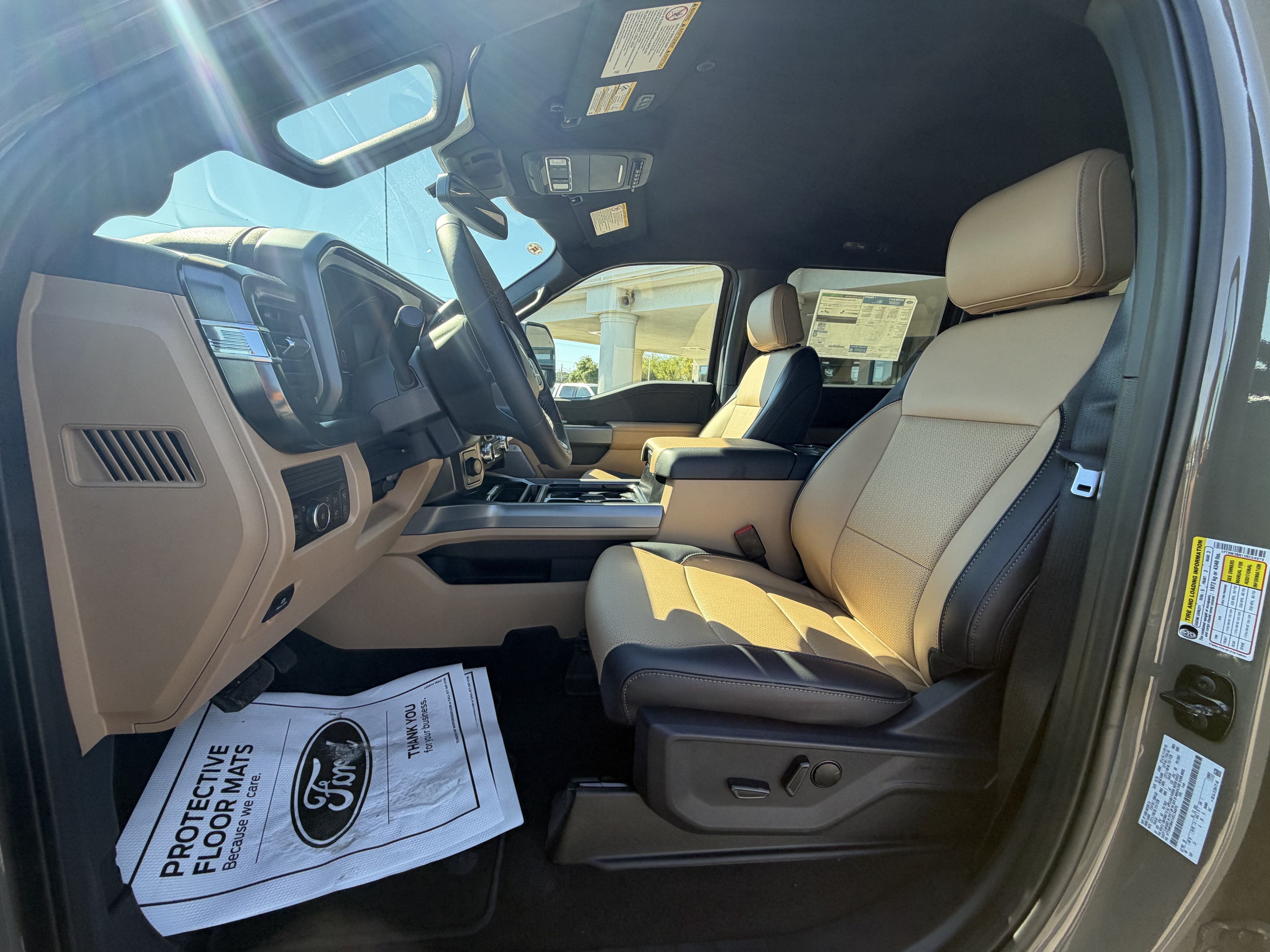 2027 Ford Super Duty F-350 SRW F-350® Lariat®