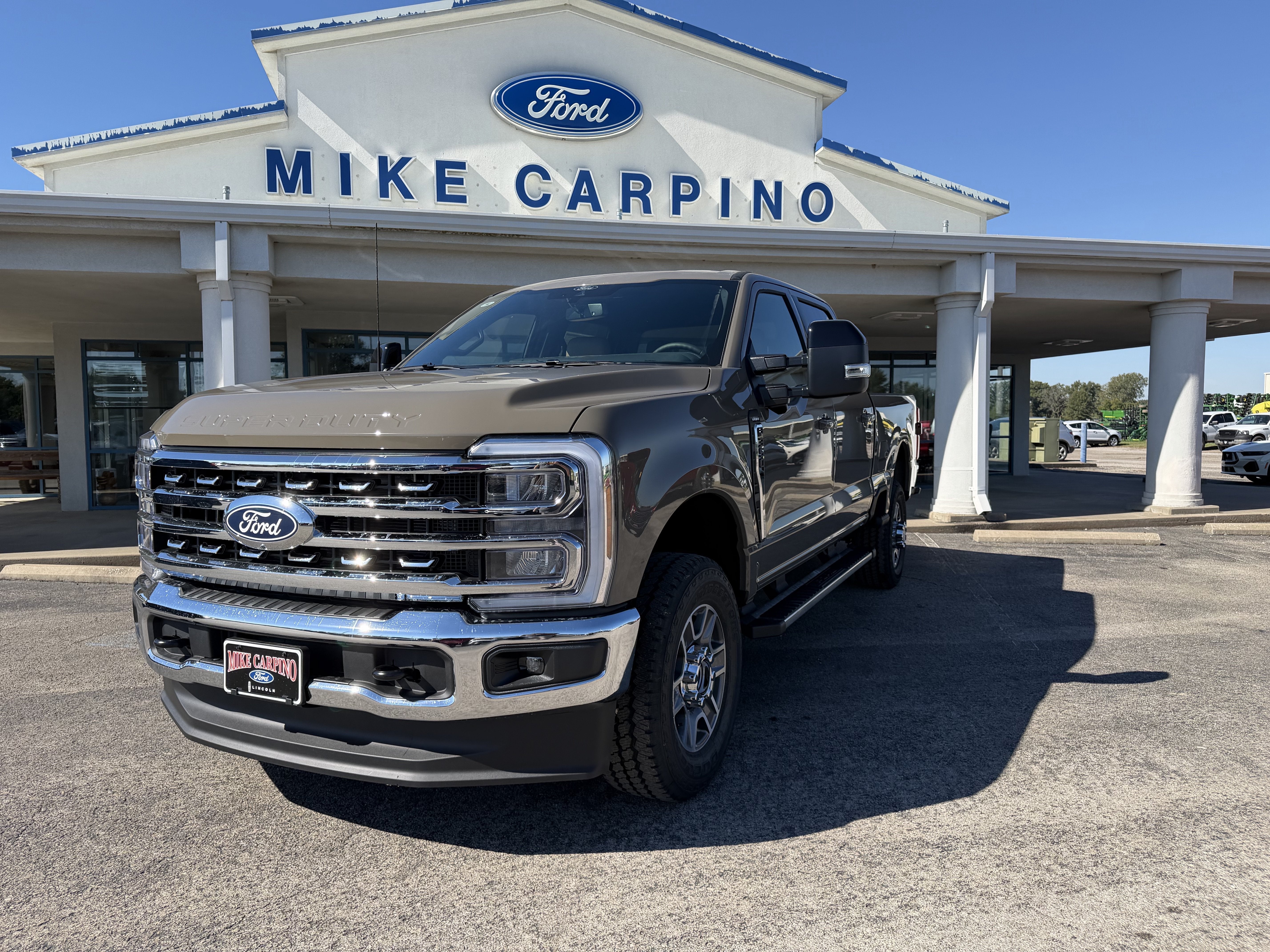 2027 Ford Super Duty F-350 SRW F-350® Lariat®
