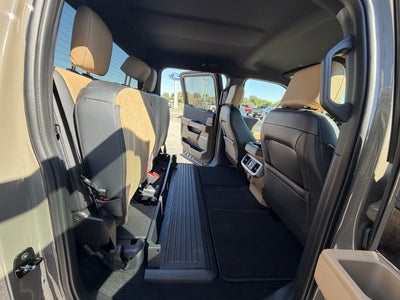 2027 Ford Super Duty F-350 SRW F-350® Lariat®