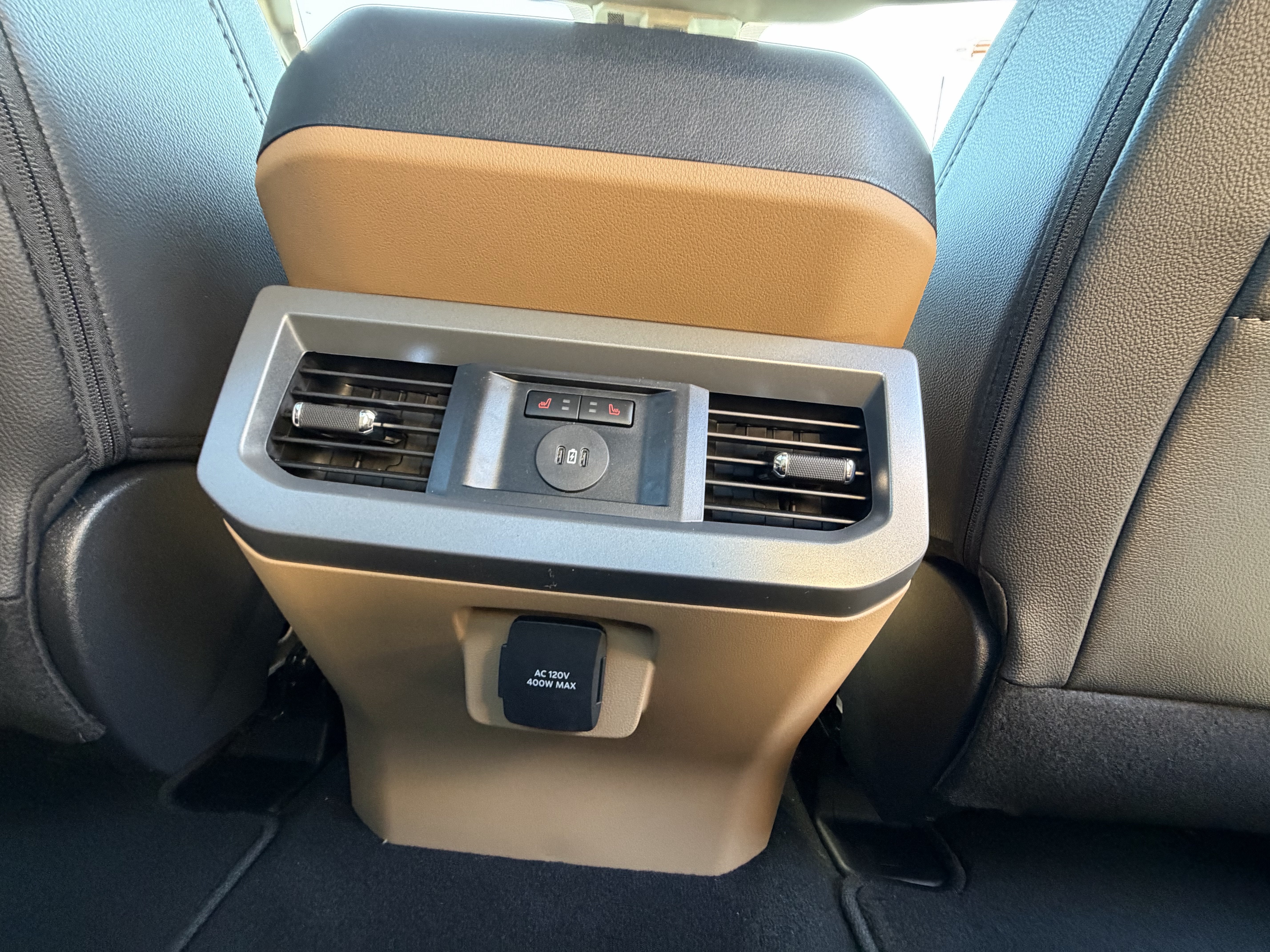 2027 Ford Super Duty F-350 SRW F-350® Lariat®