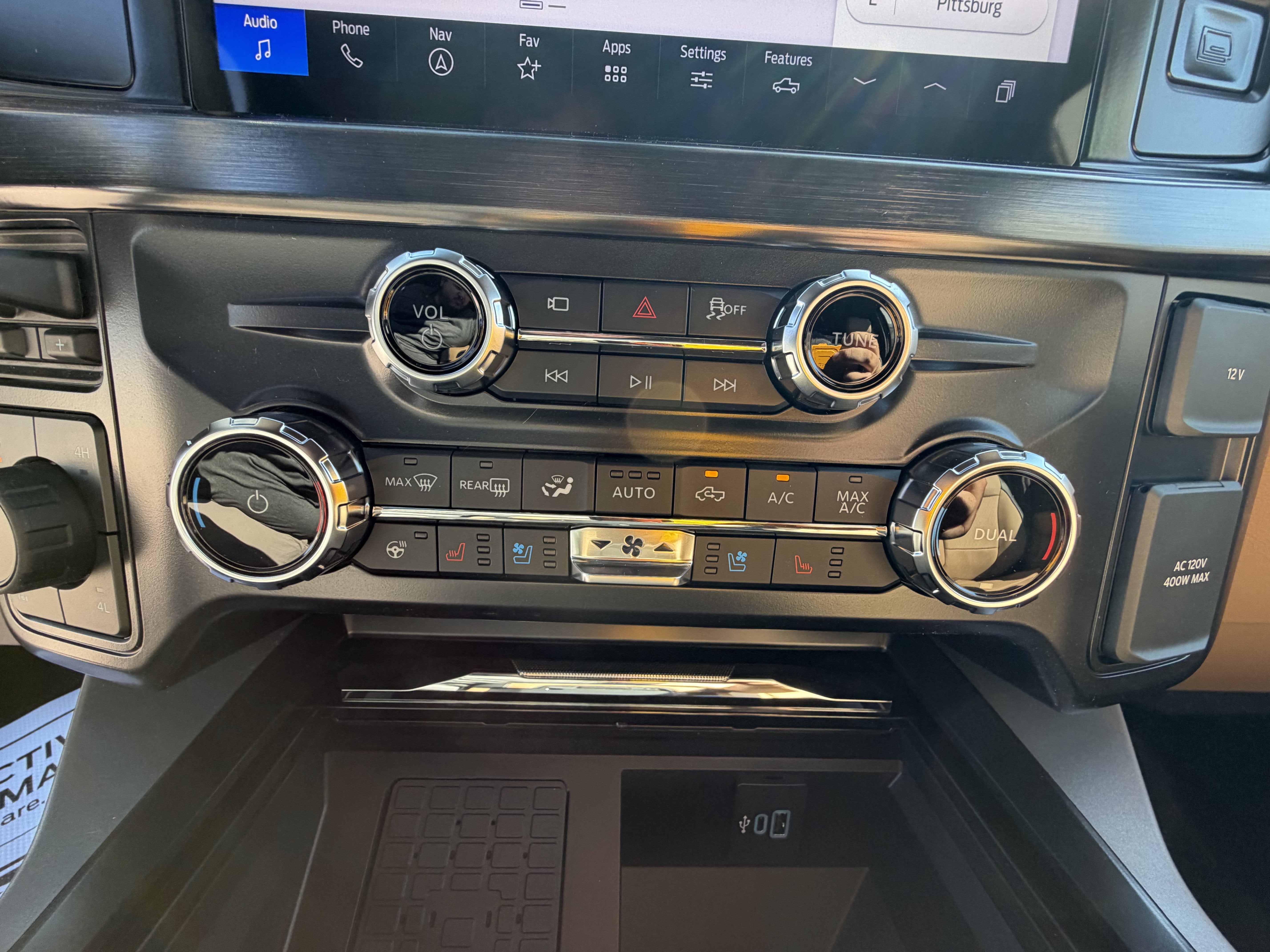 2027 Ford Super Duty F-350 SRW F-350® Lariat®