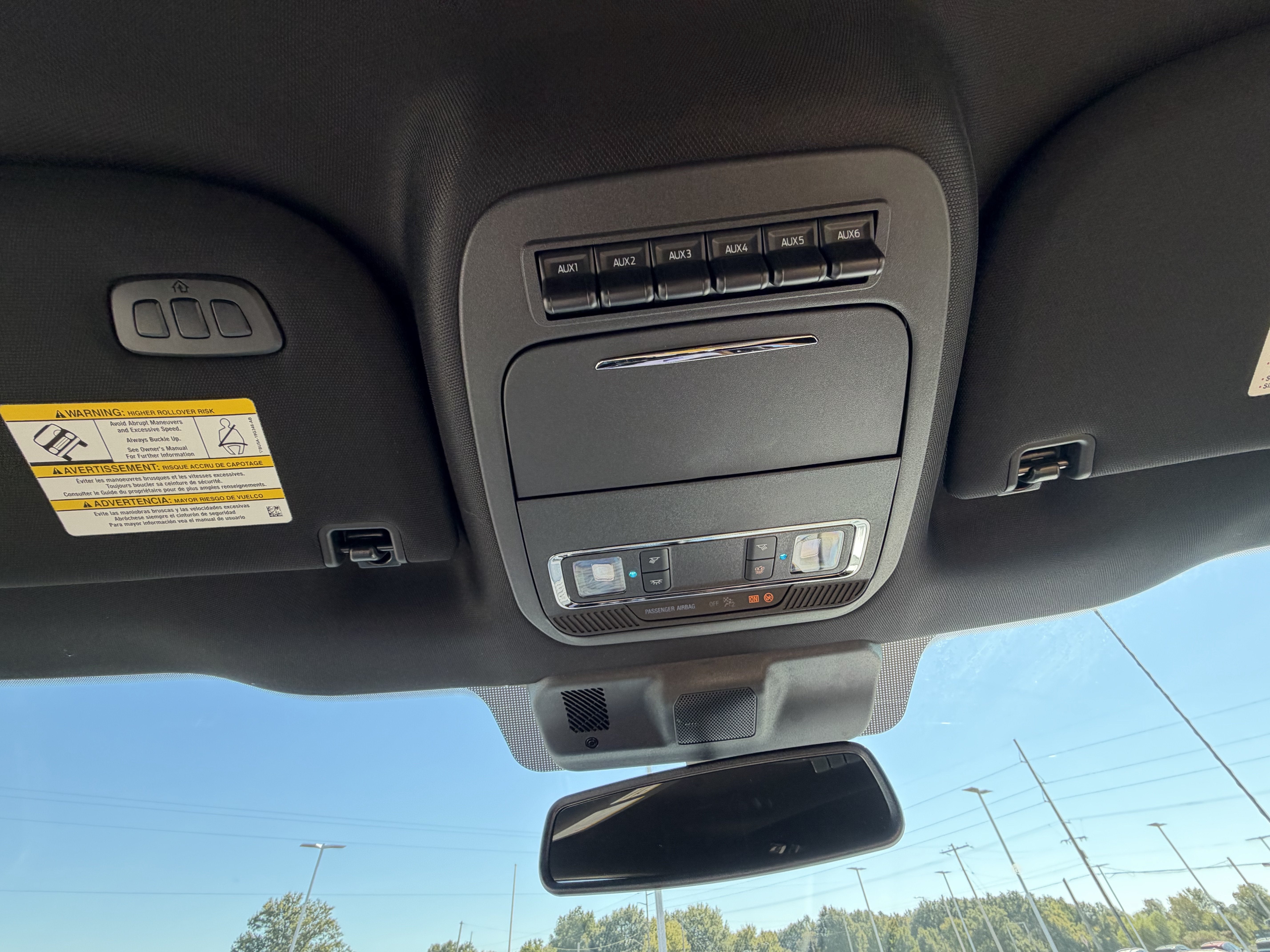 2027 Ford Super Duty F-350 SRW F-350® Lariat®