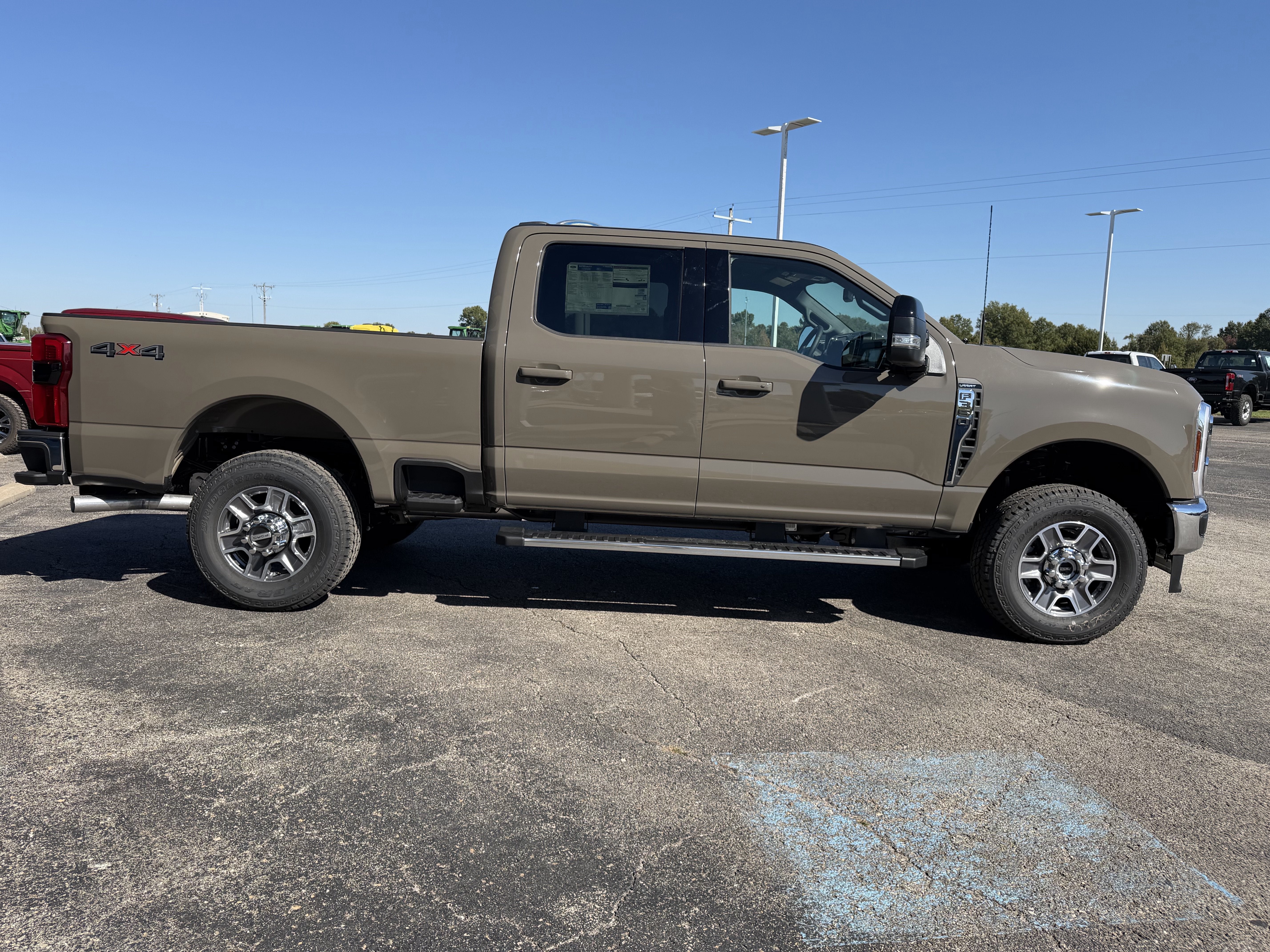 2027 Ford Super Duty F-350 SRW F-350® Lariat®