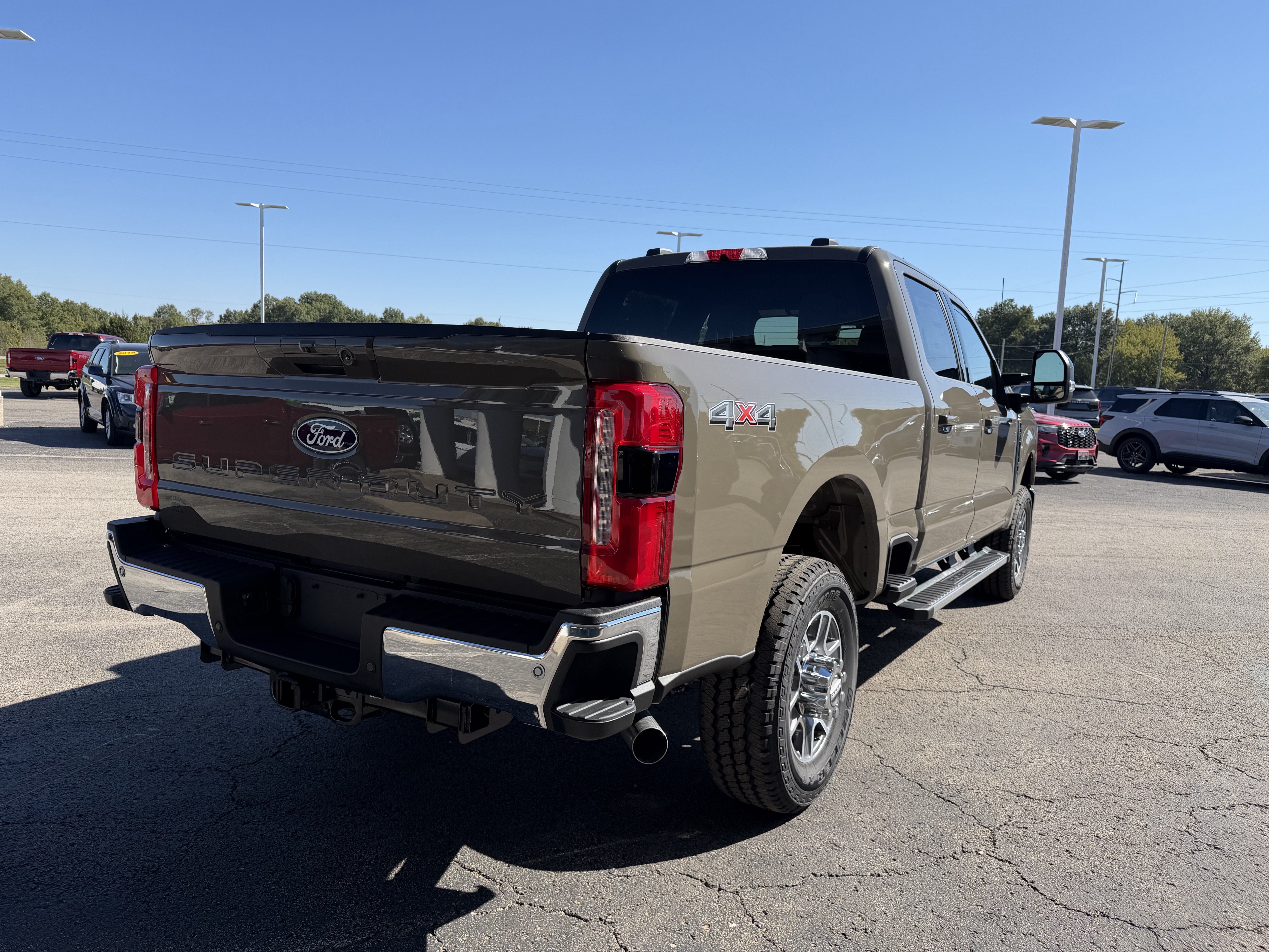 2027 Ford Super Duty F-350 SRW F-350® Lariat®