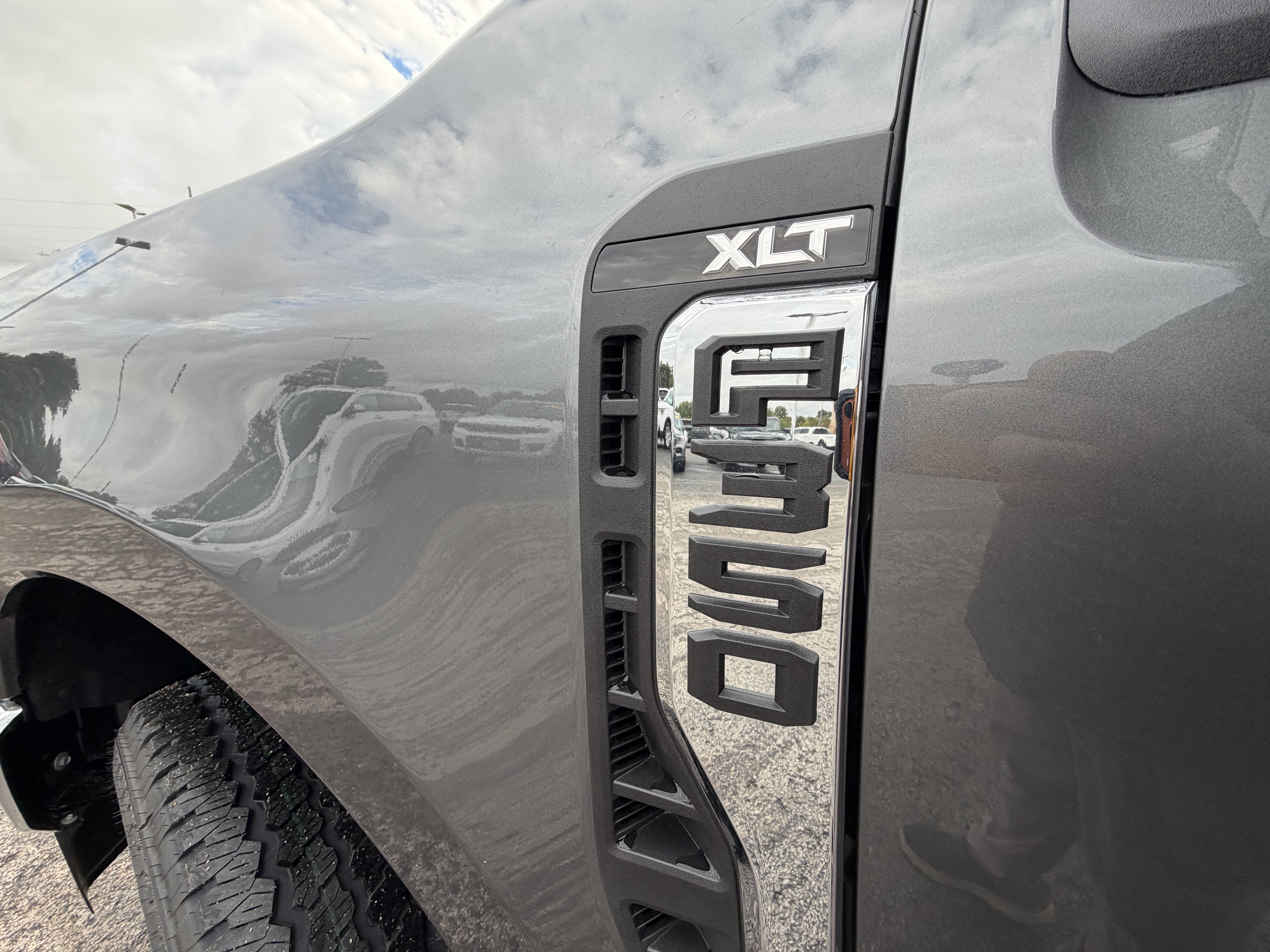2027 Ford Super Duty F-350 SRW F-350® XLT