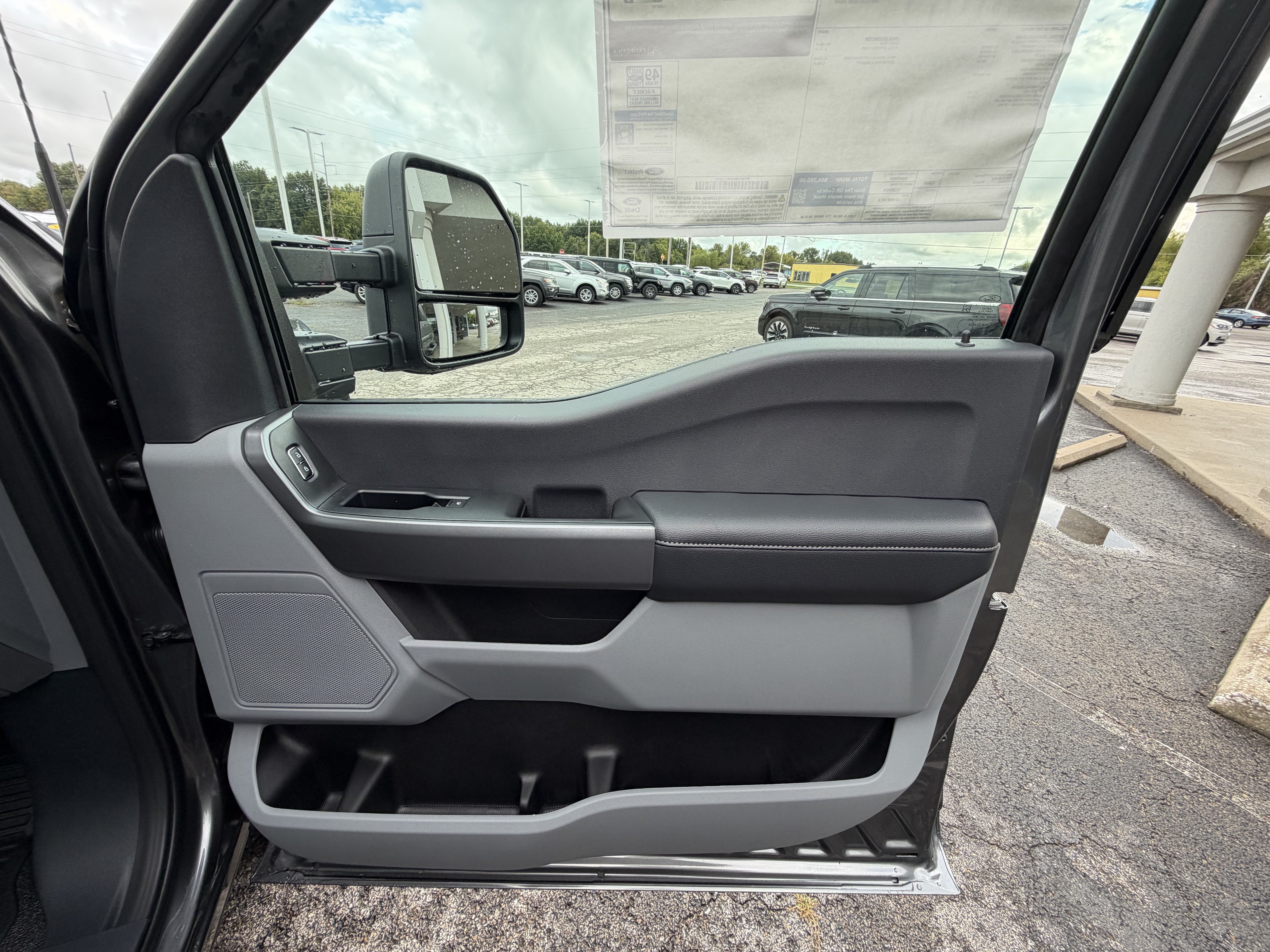 2027 Ford Super Duty F-350 SRW F-350® XLT