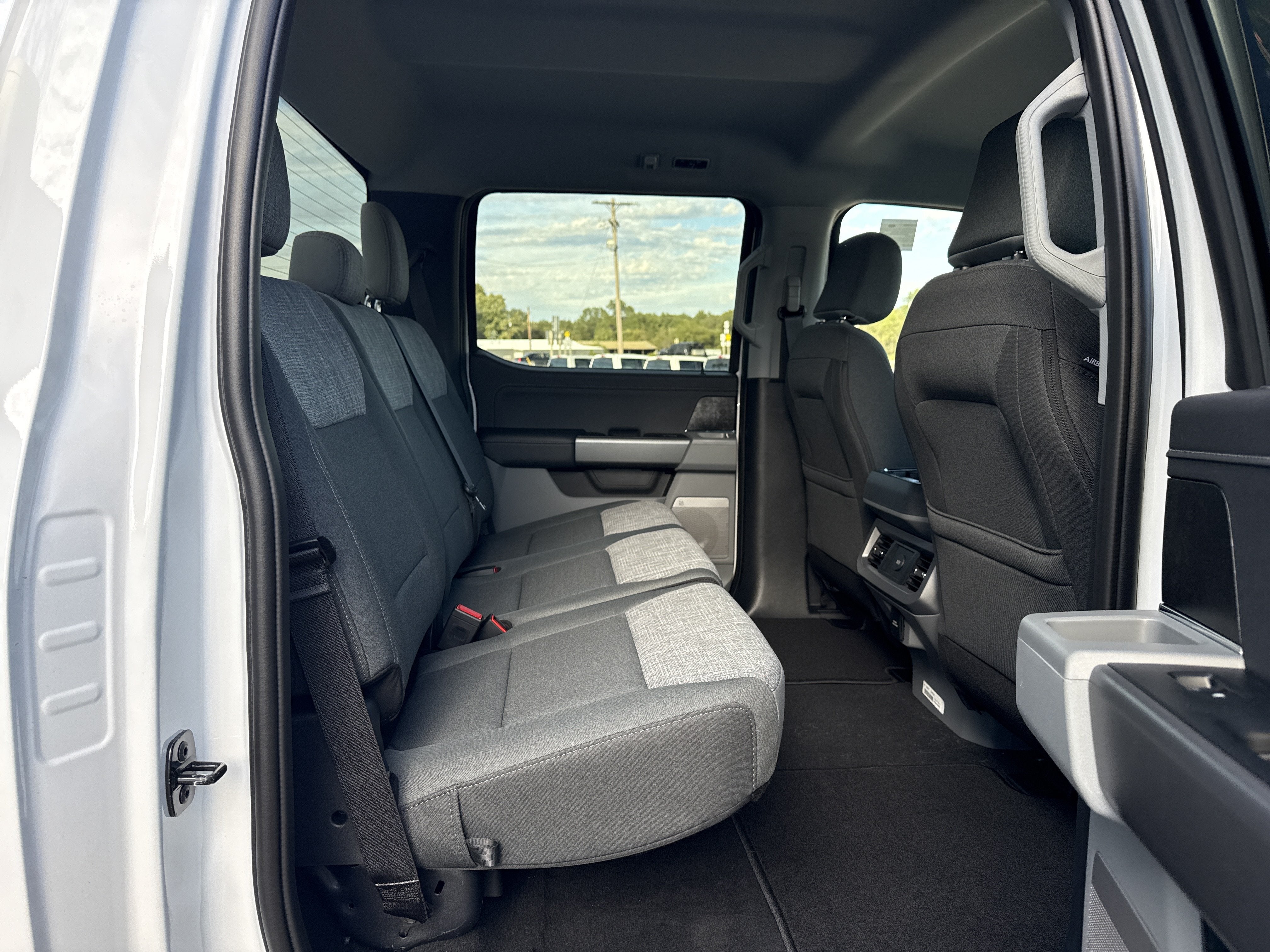 2027 Ford Super Duty F-250 SRW F-250® XLT