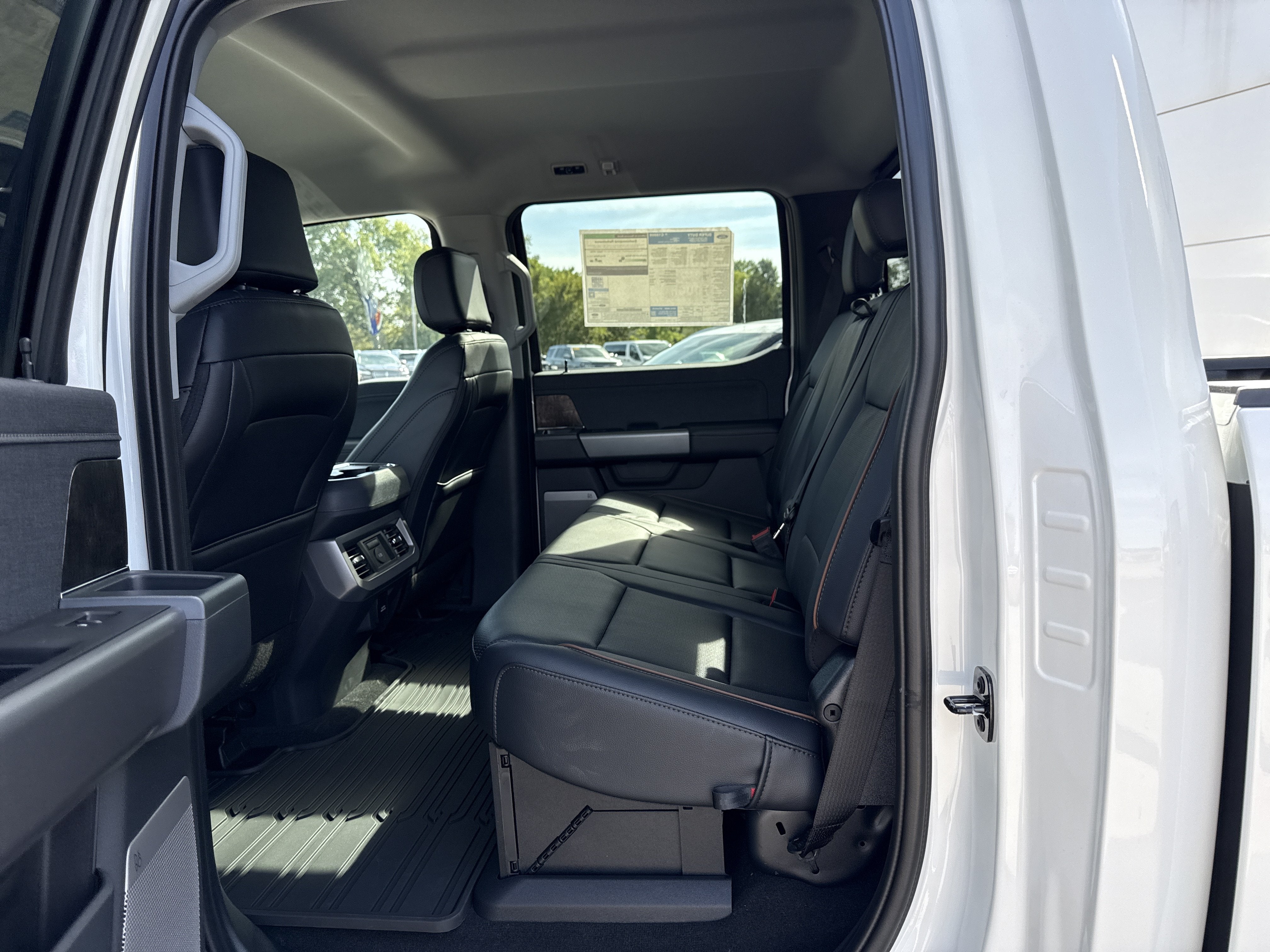 2027 Ford Super Duty F-250 SRW F-250® Lariat®