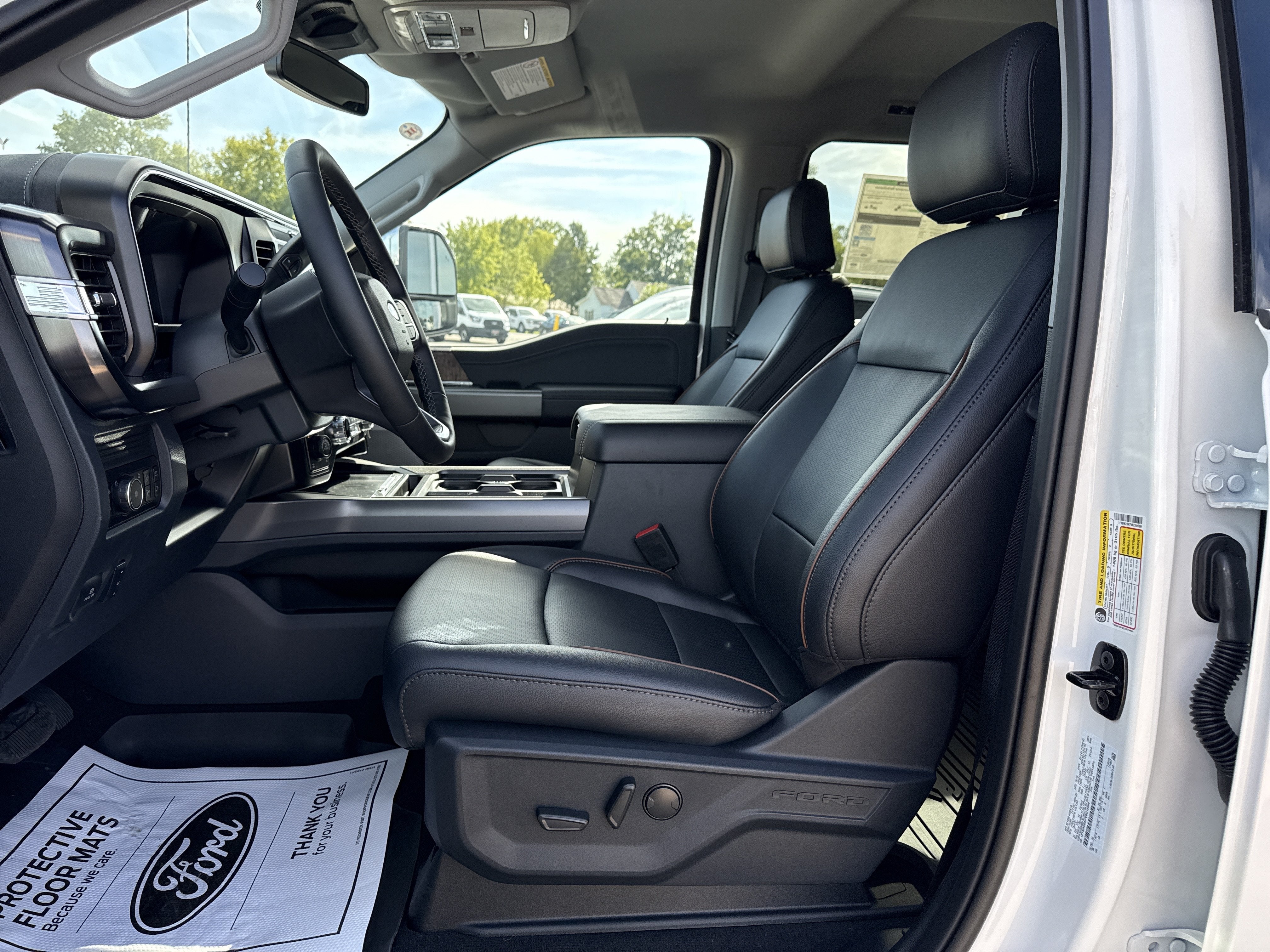2027 Ford Super Duty F-250 SRW F-250® Lariat®