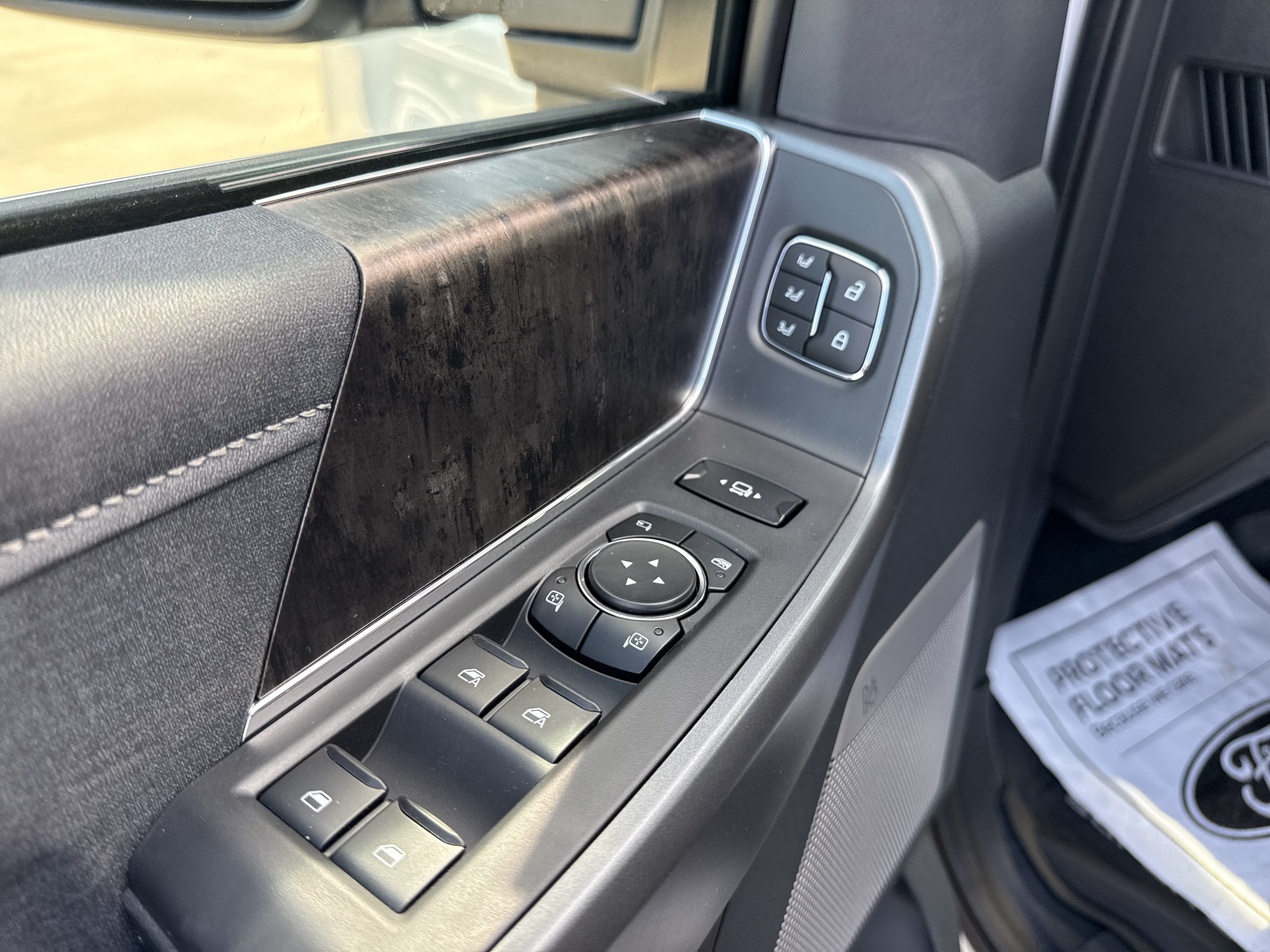 2027 Ford Super Duty F-250 SRW F-250® Lariat®