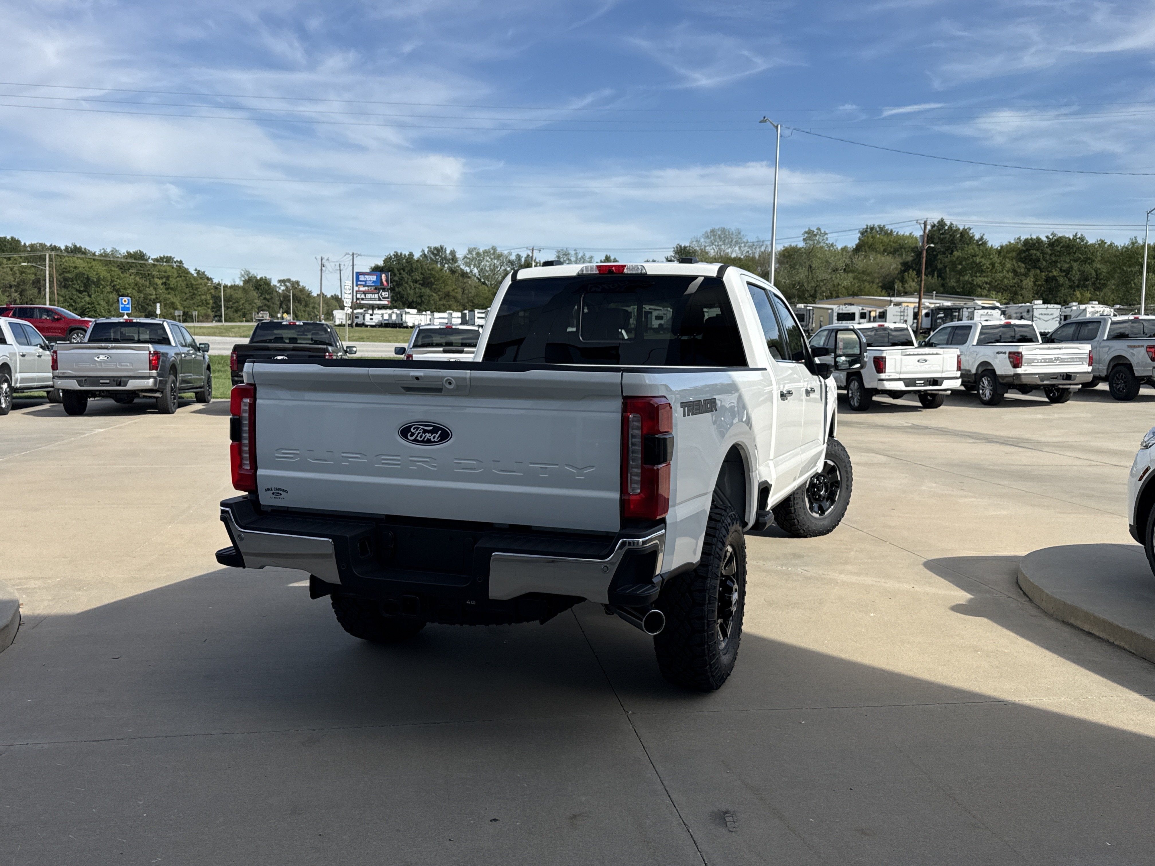 2027 Ford Super Duty F-250 SRW F-250® Lariat®