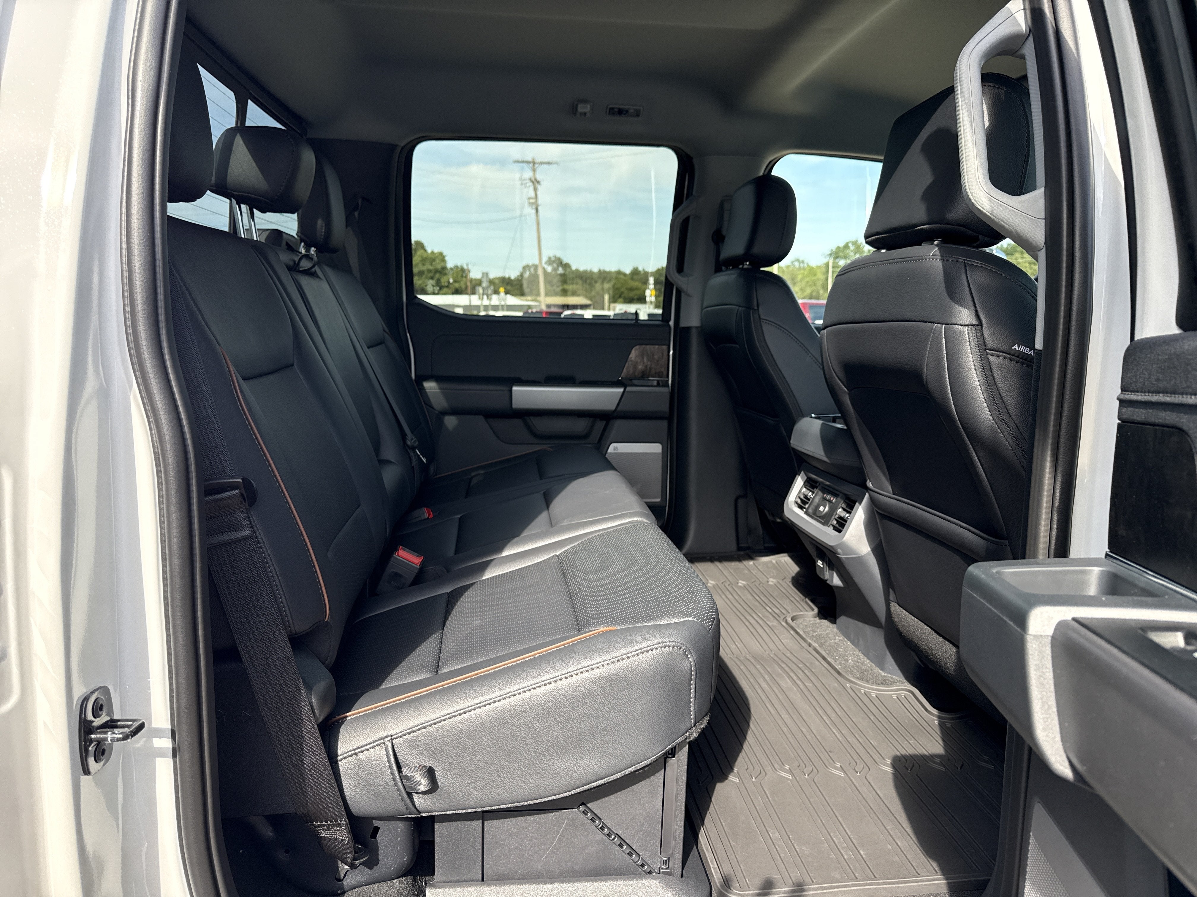 2027 Ford Super Duty F-250 SRW F-250® Lariat®