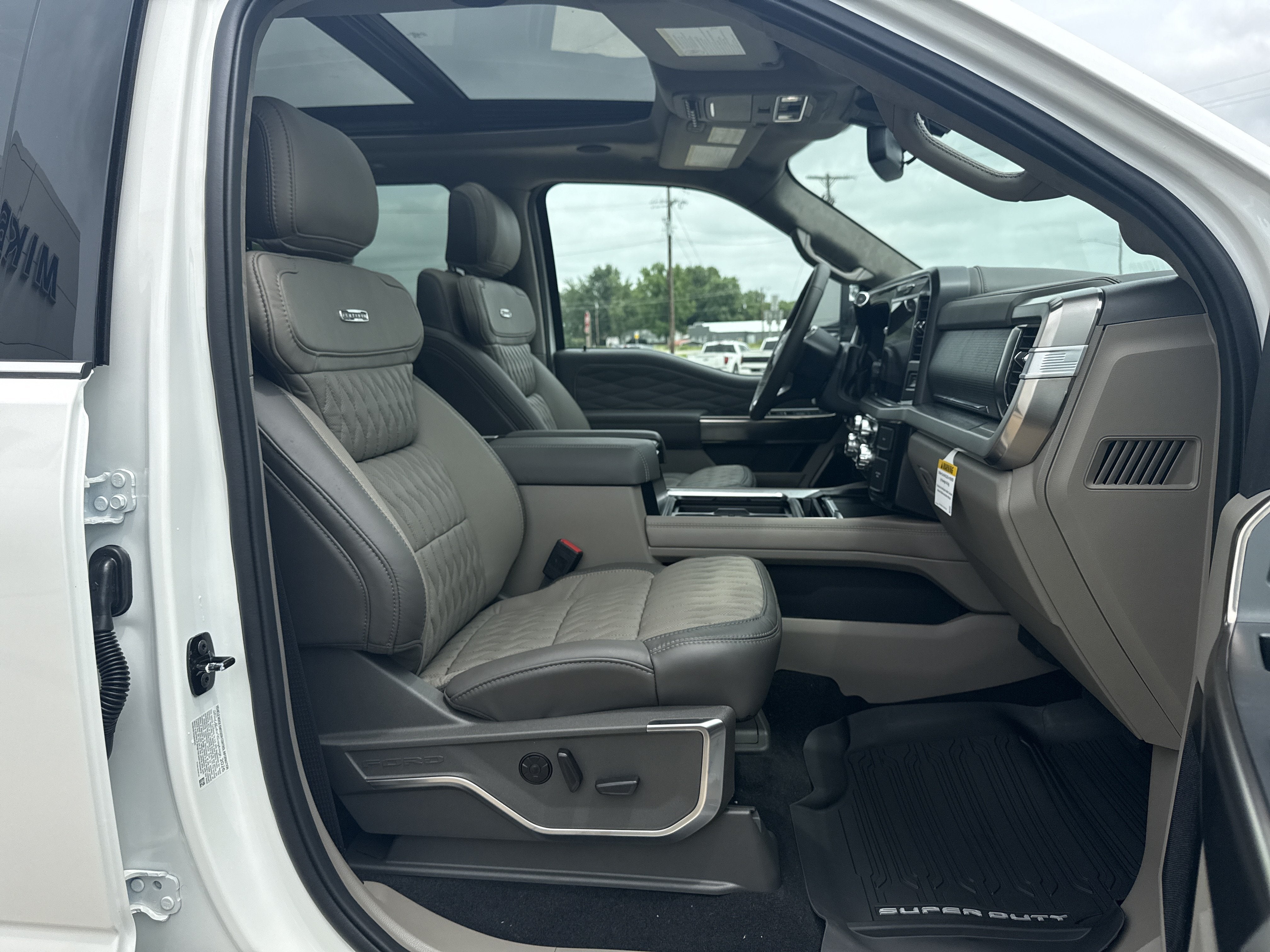 2026 Ford Super Duty F-350 DRW F-350® Platinum®