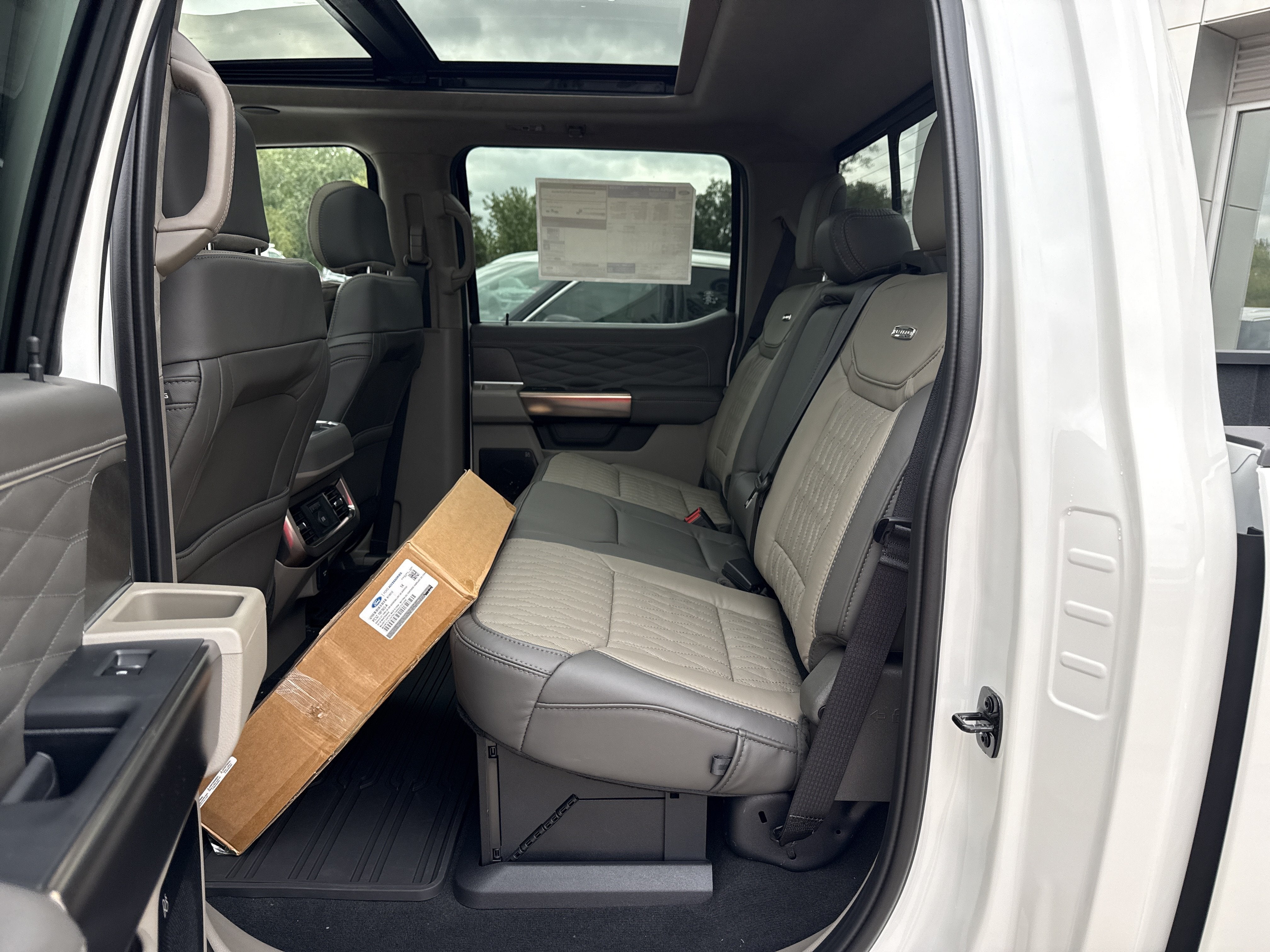 2027 Ford Super Duty F-450 DRW F-450® Platinum®