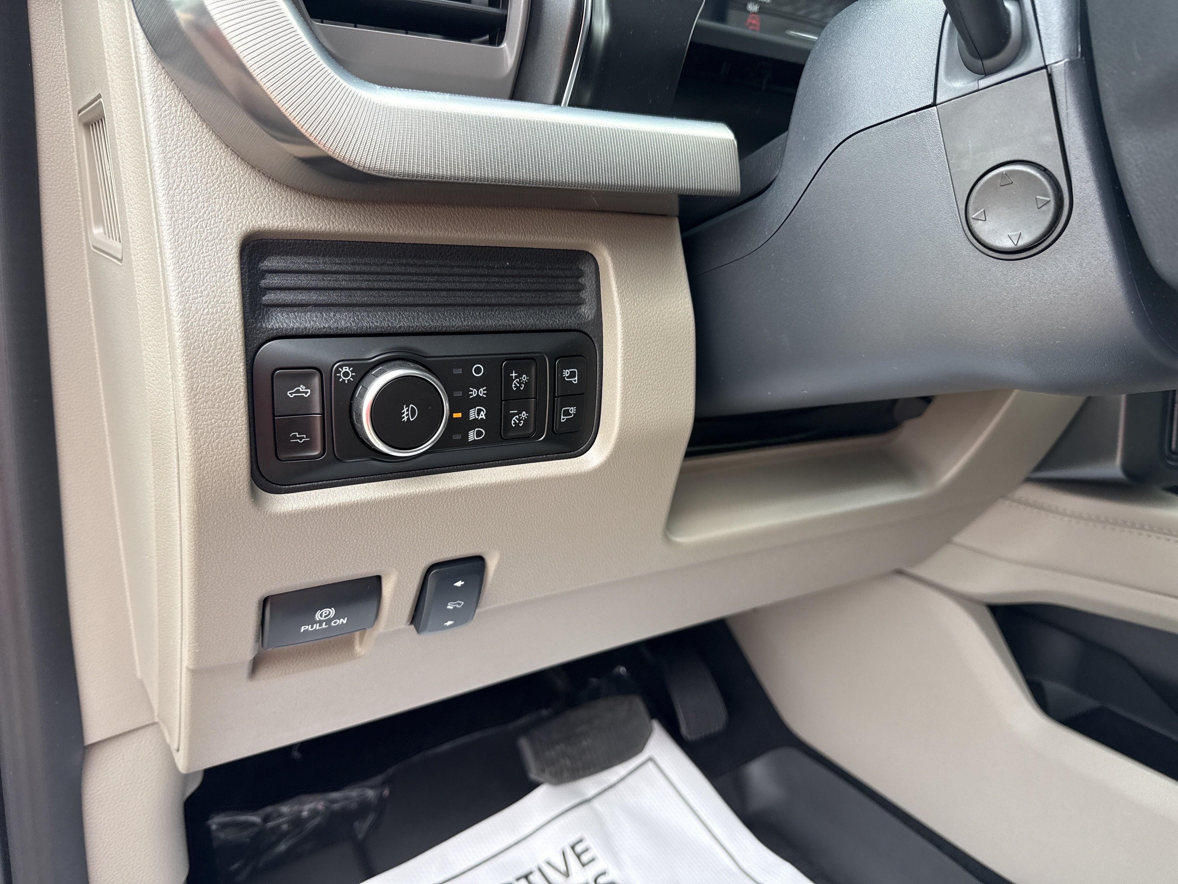2027 Ford Super Duty F-450 DRW F-450® Platinum®