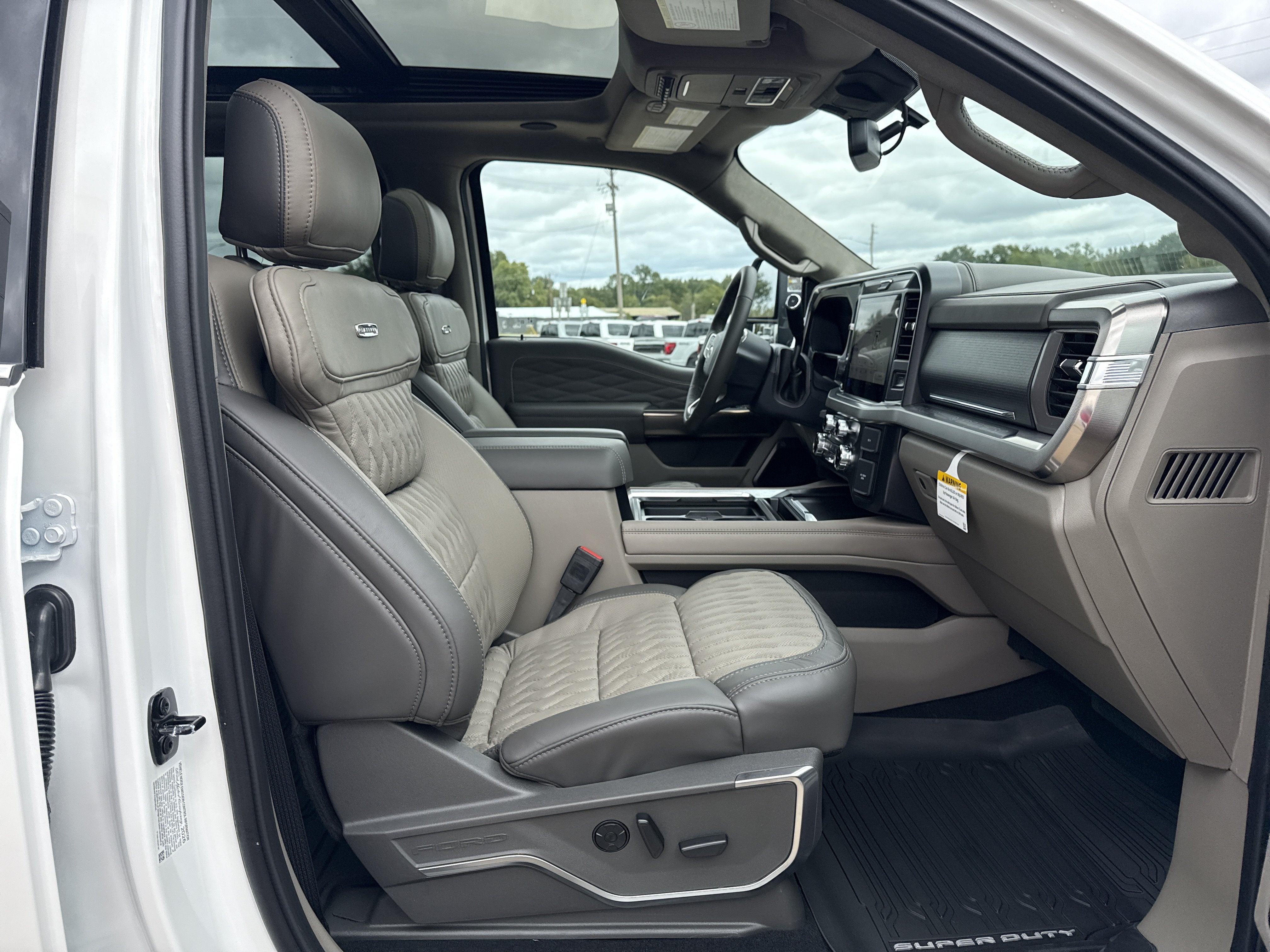 2027 Ford Super Duty F-450 DRW F-450® Platinum®
