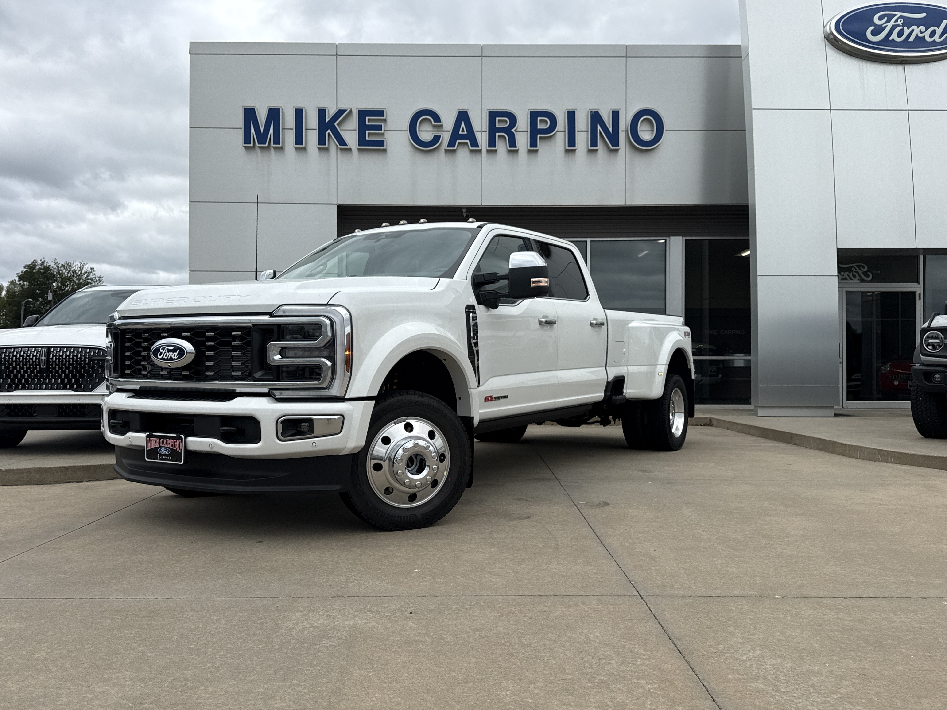 2027 Ford Super Duty F-450 DRW F-450® Platinum®