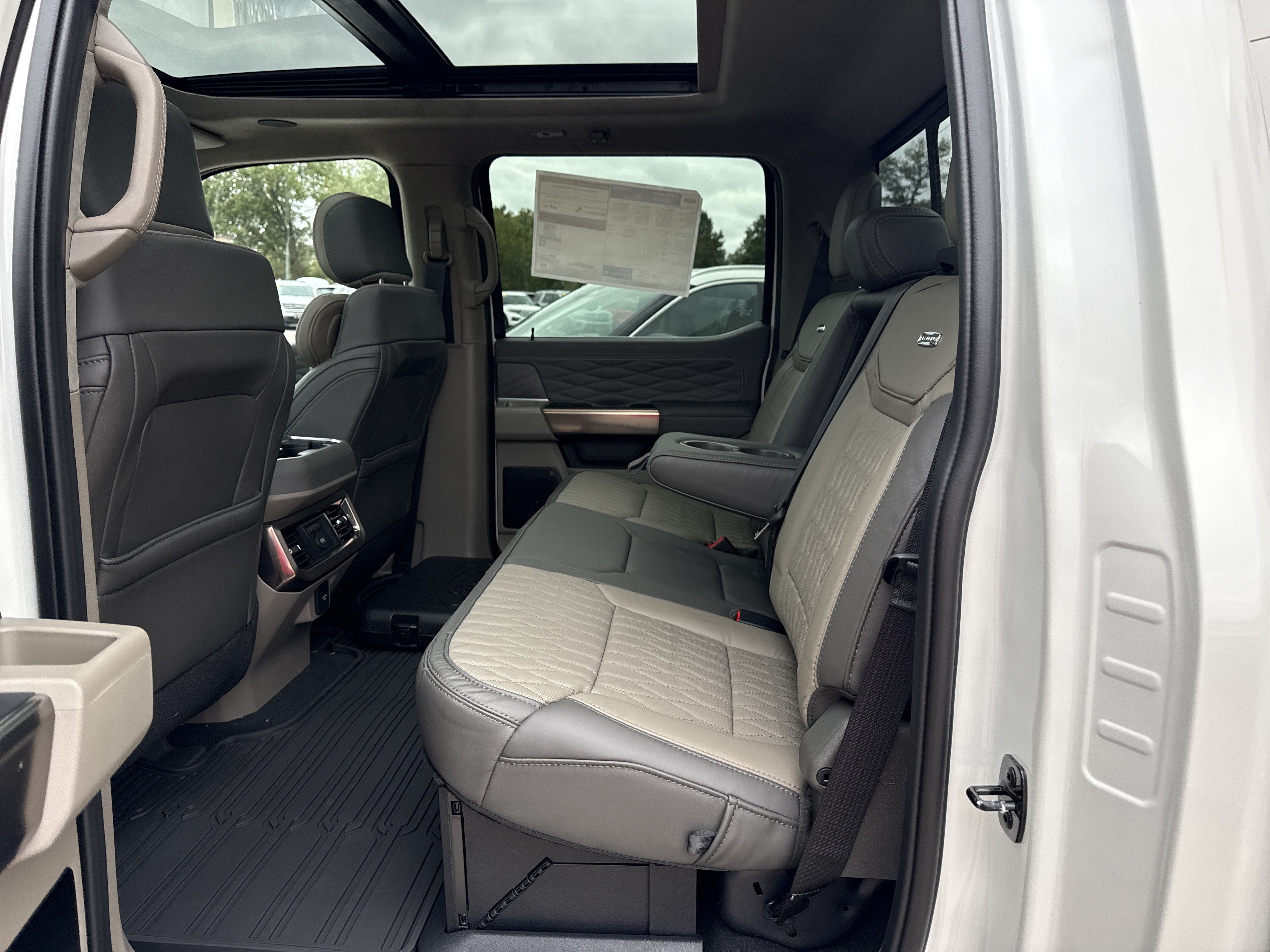 2027 Ford Super Duty F-450 DRW F-450® Platinum®