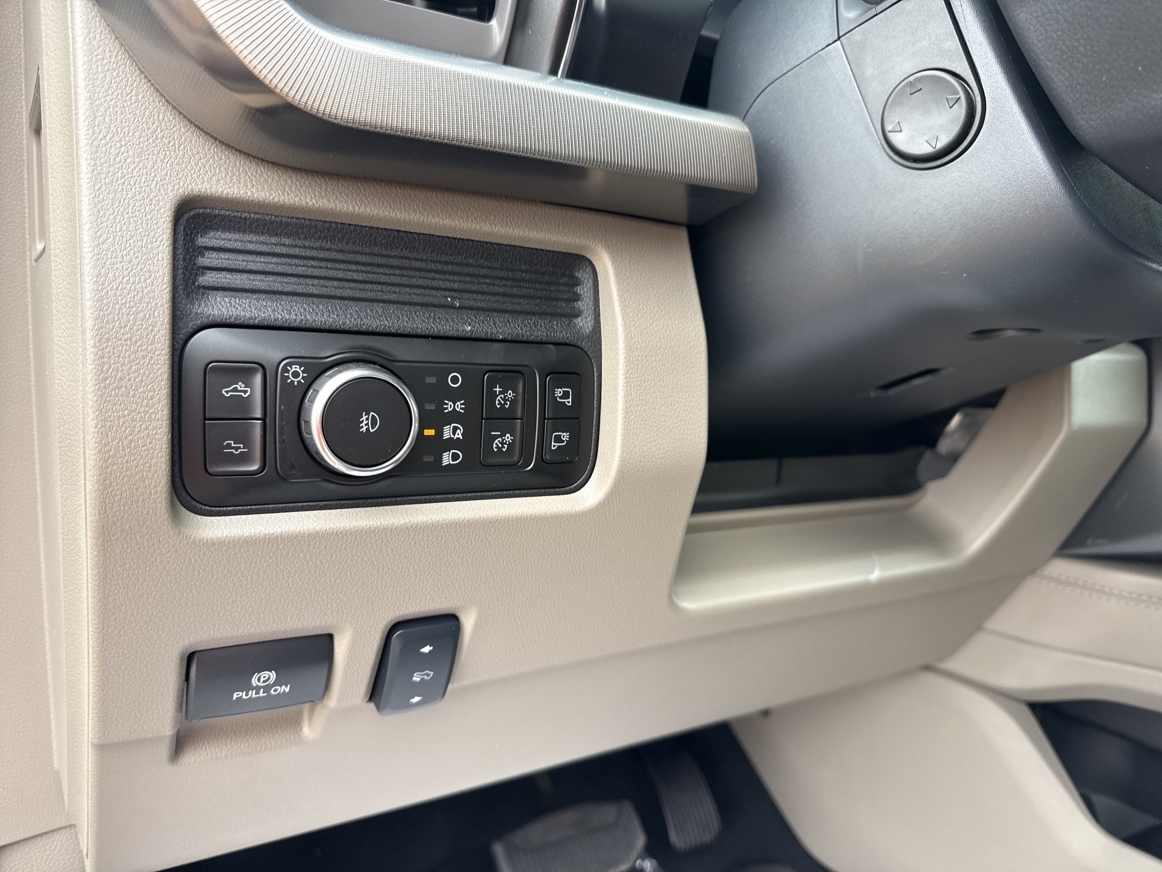 2027 Ford Super Duty F-450 DRW F-450® Platinum®