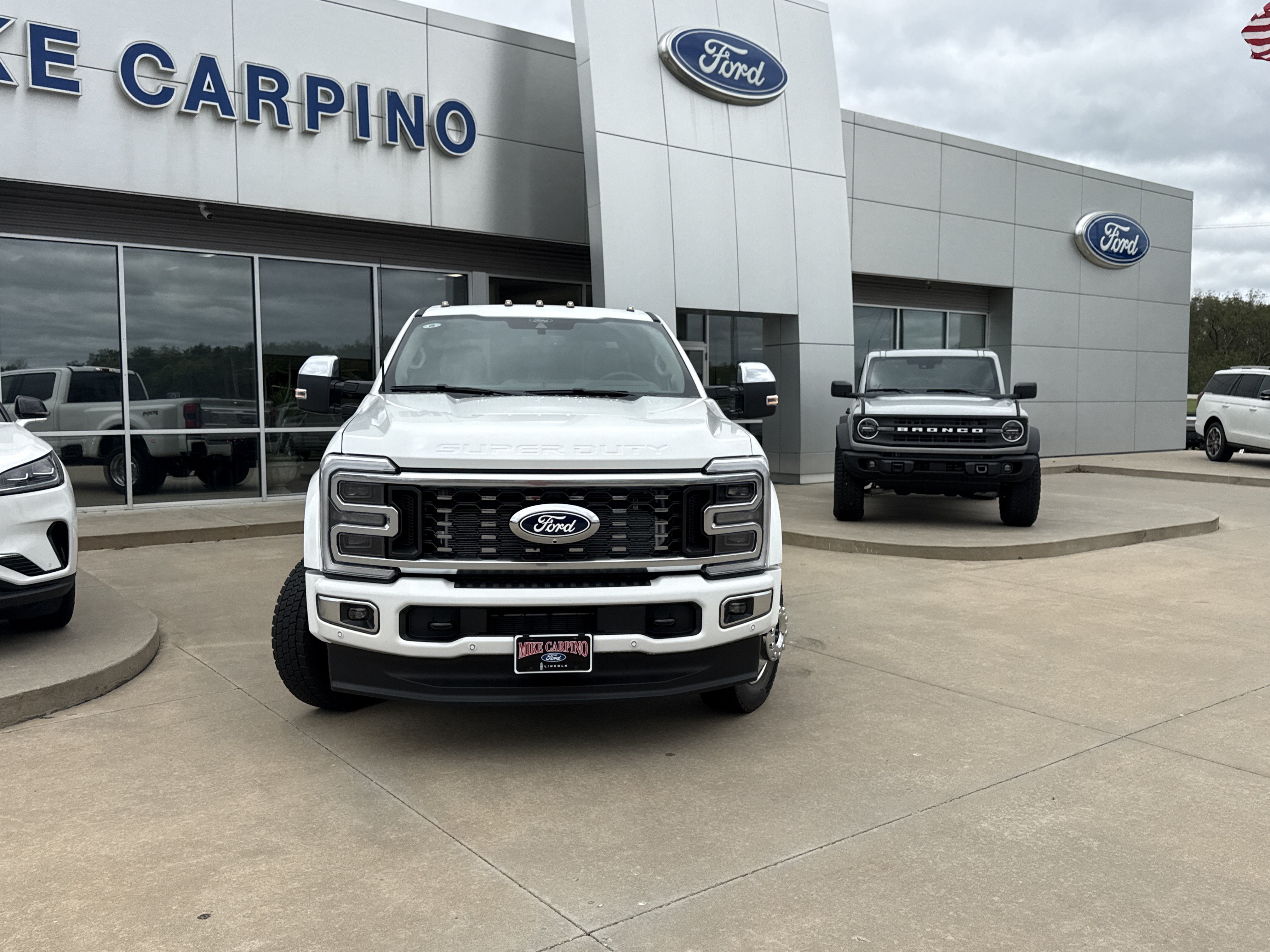 2027 Ford Super Duty F-450 DRW F-450® Platinum®