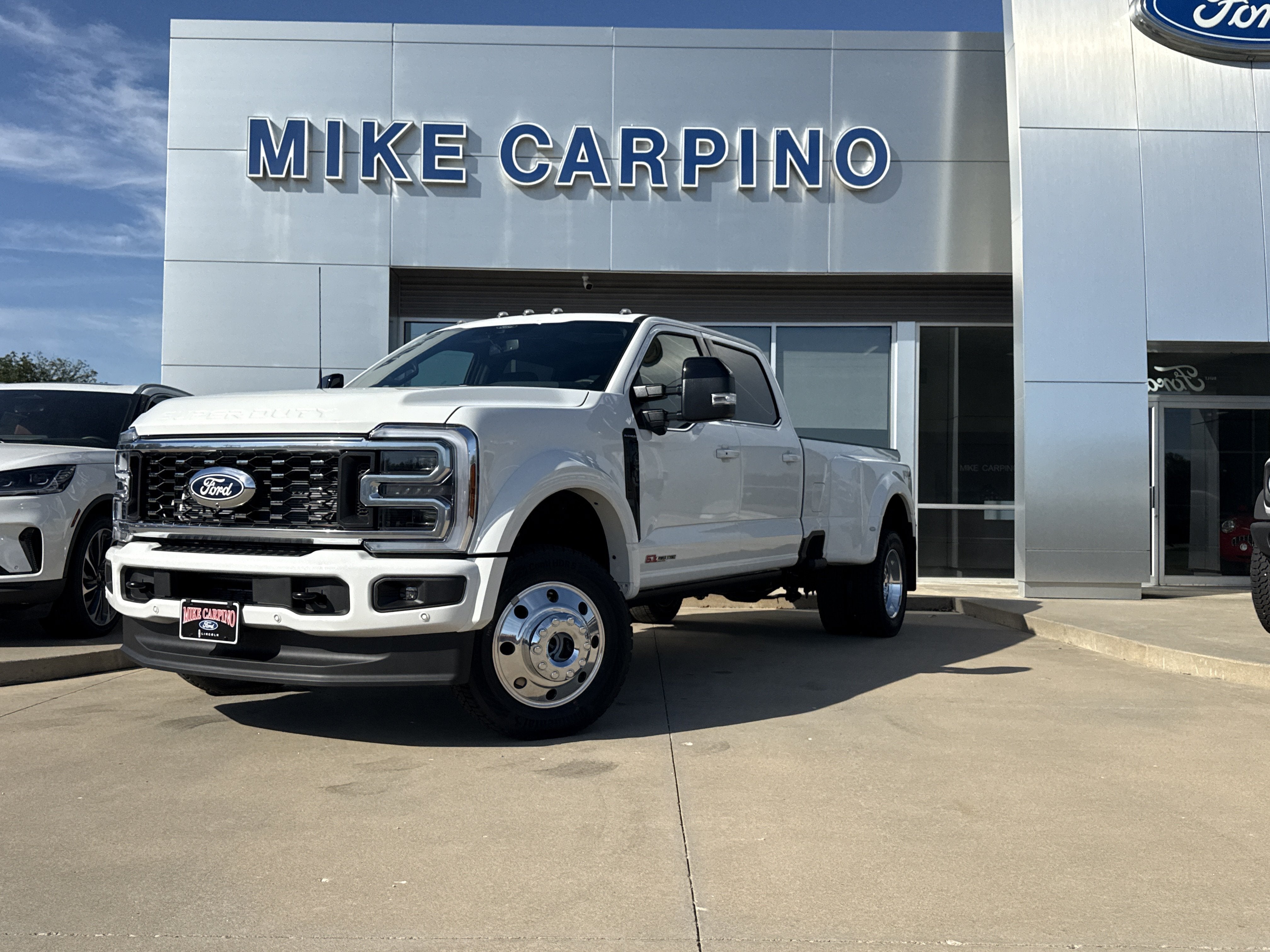 2027 Ford Super Duty F-450 DRW F-450® Platinum®