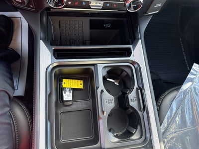 2027 Ford Super Duty F-450 DRW F-450® Platinum®