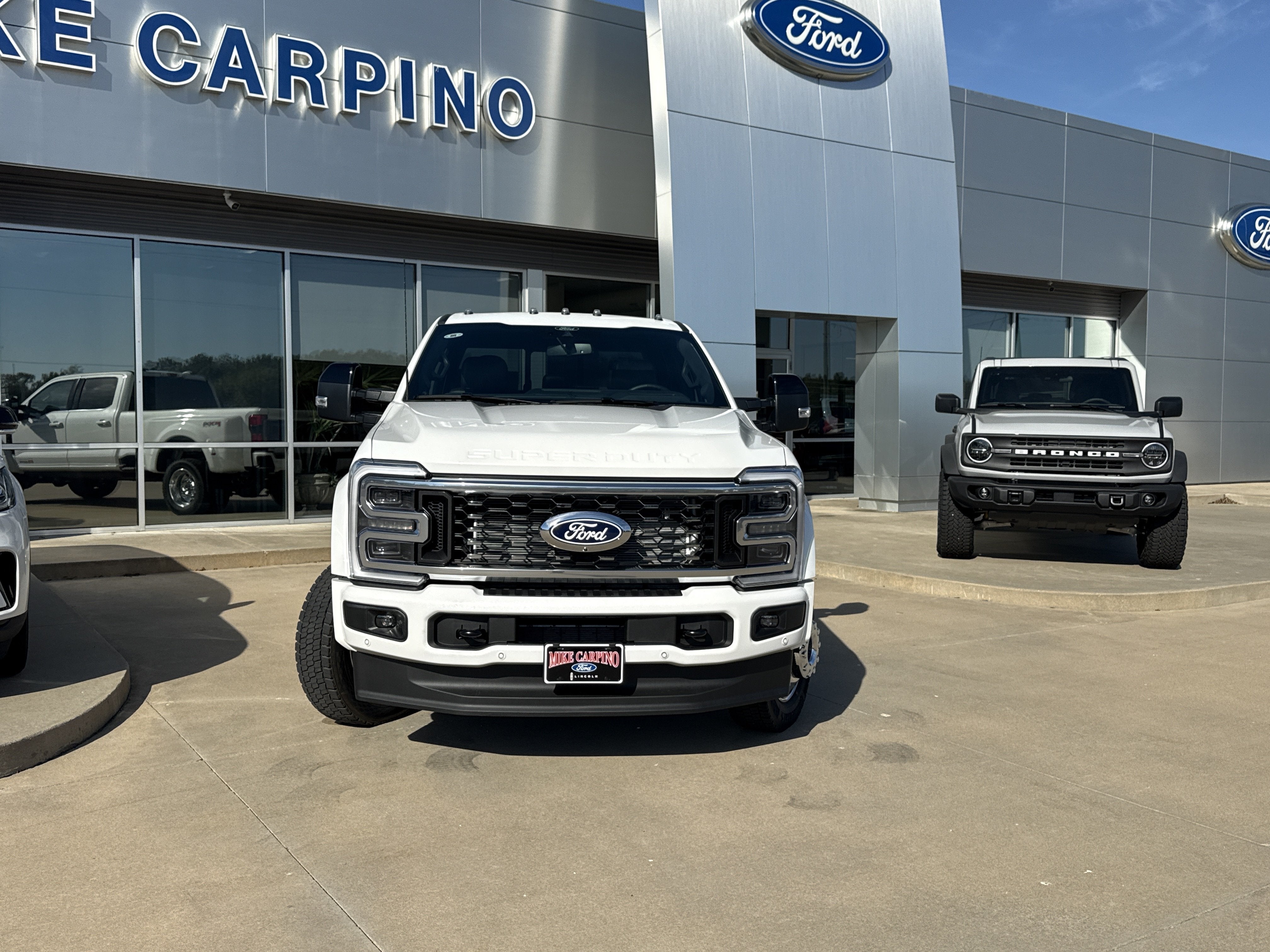 2027 Ford Super Duty F-450 DRW F-450® Platinum®
