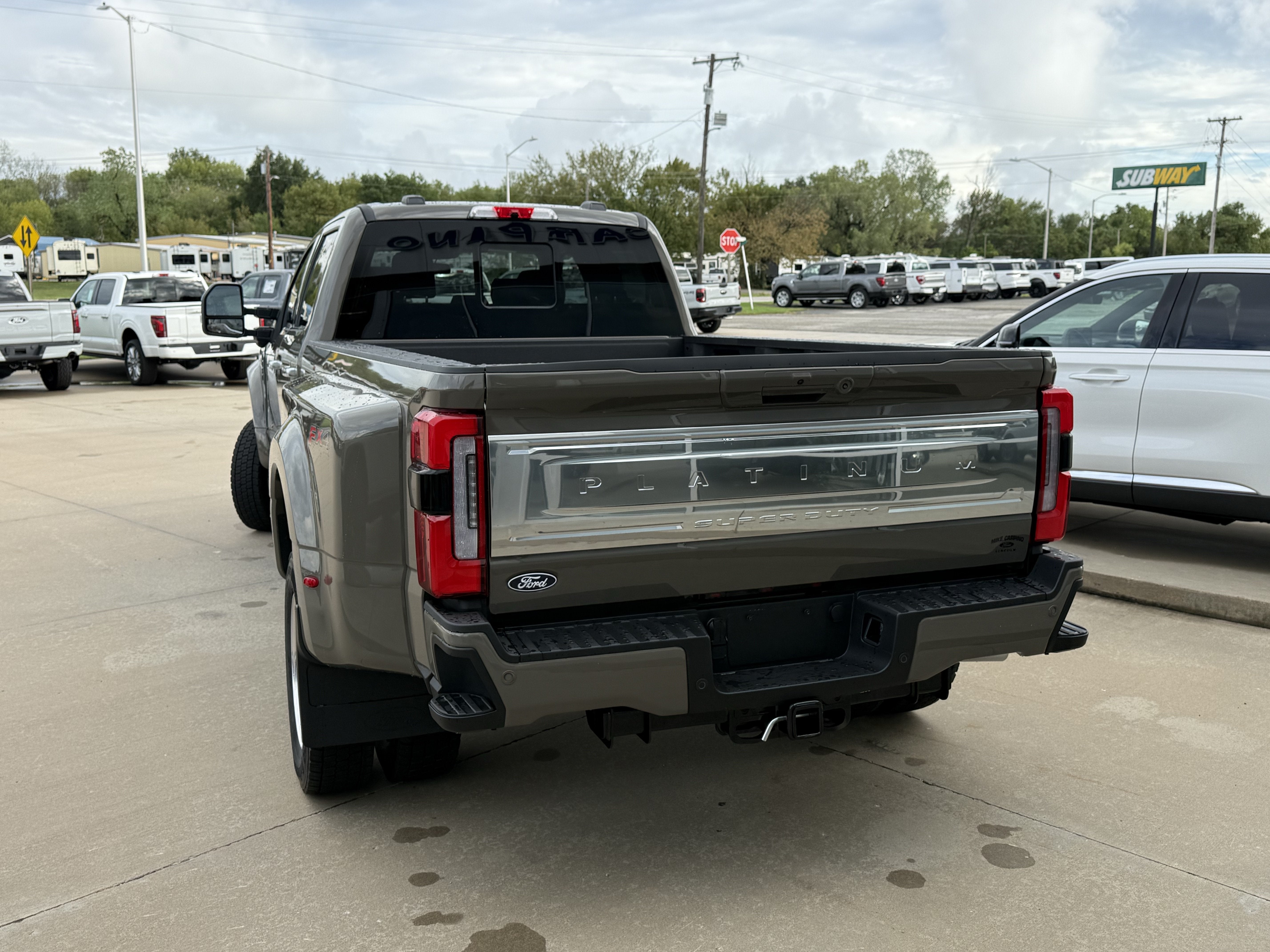 2027 Ford Super Duty F-450 DRW F-450® Platinum®
