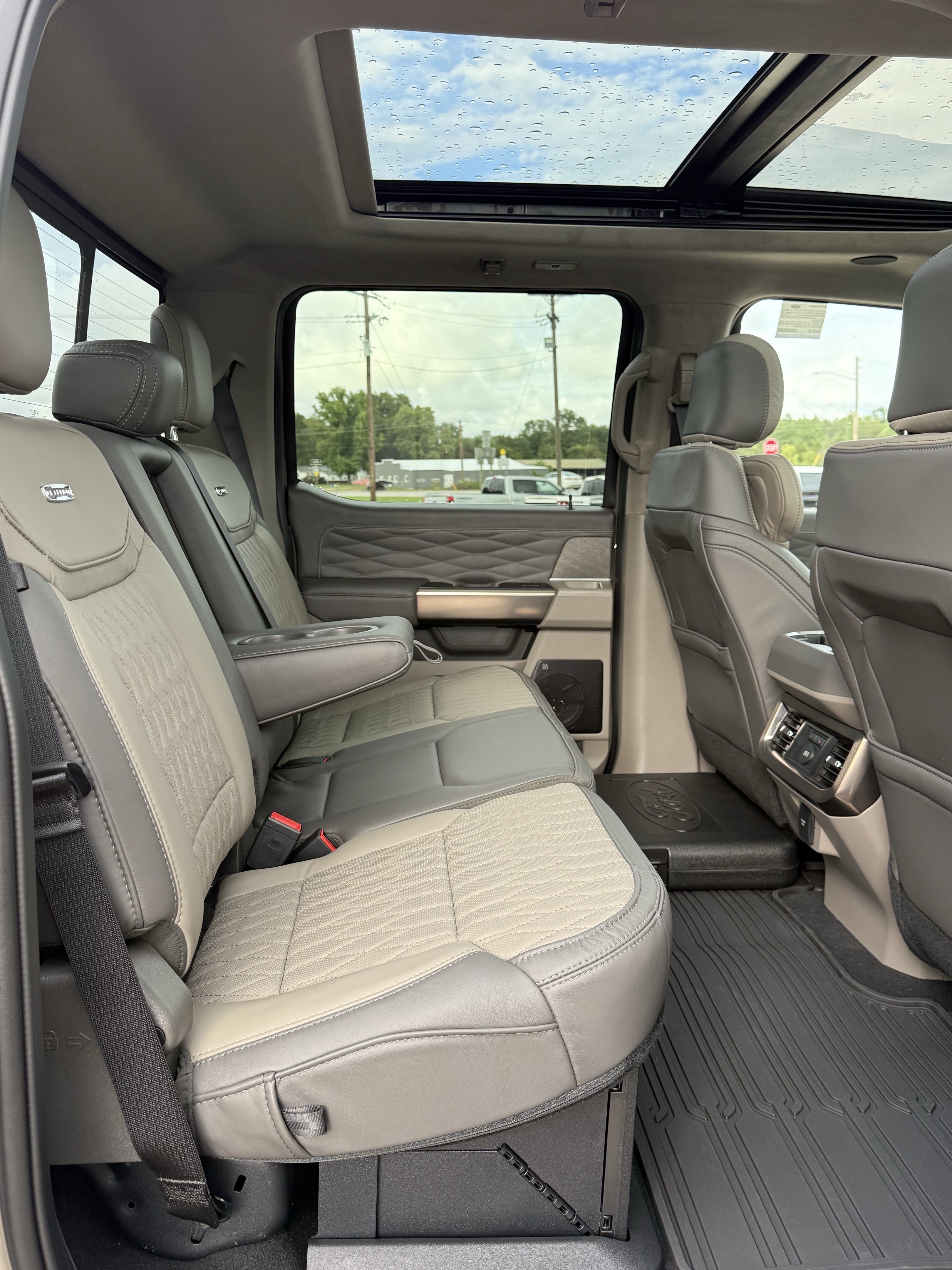 2027 Ford Super Duty F-450 DRW F-450® Platinum®