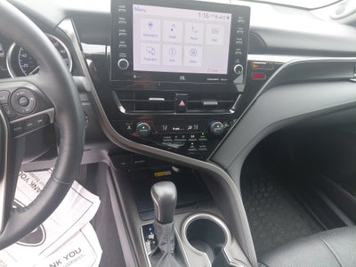 2022 Toyota Camry Hybrid XLE