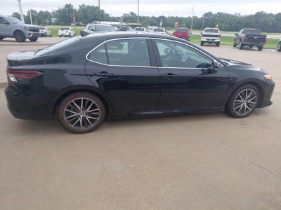 2022 Toyota Camry Hybrid XLE